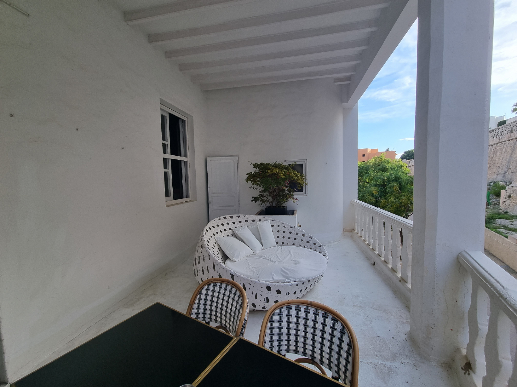 Dos apartamentos en edificio histórico con ascensor y terraza en la azotea
