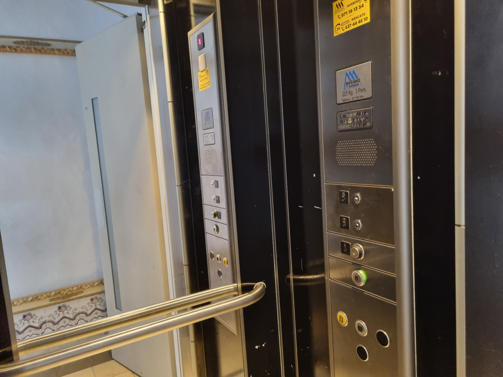 Dos apartamentos en edificio histórico con ascensor y terraza en la azotea