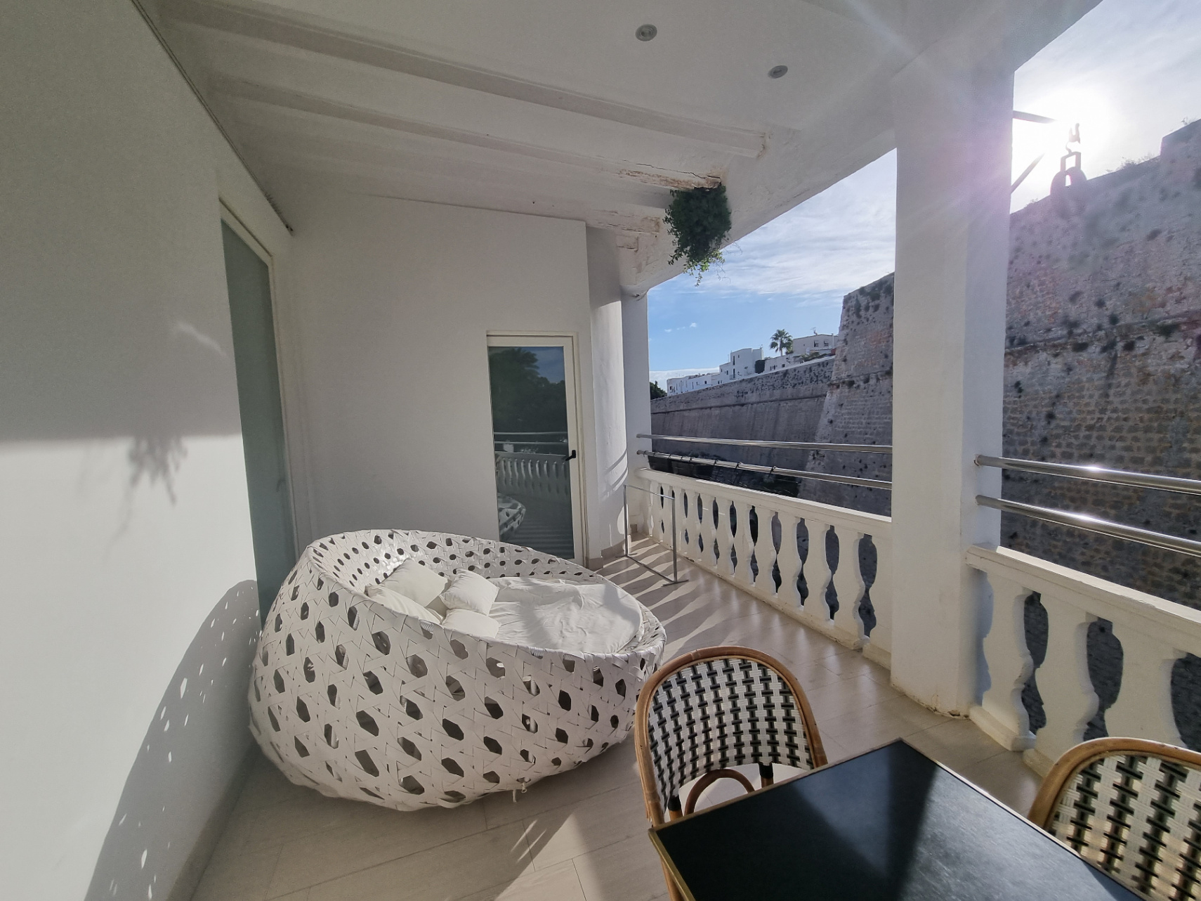 Dos apartamentos en edificio histórico con ascensor y terraza en la azotea