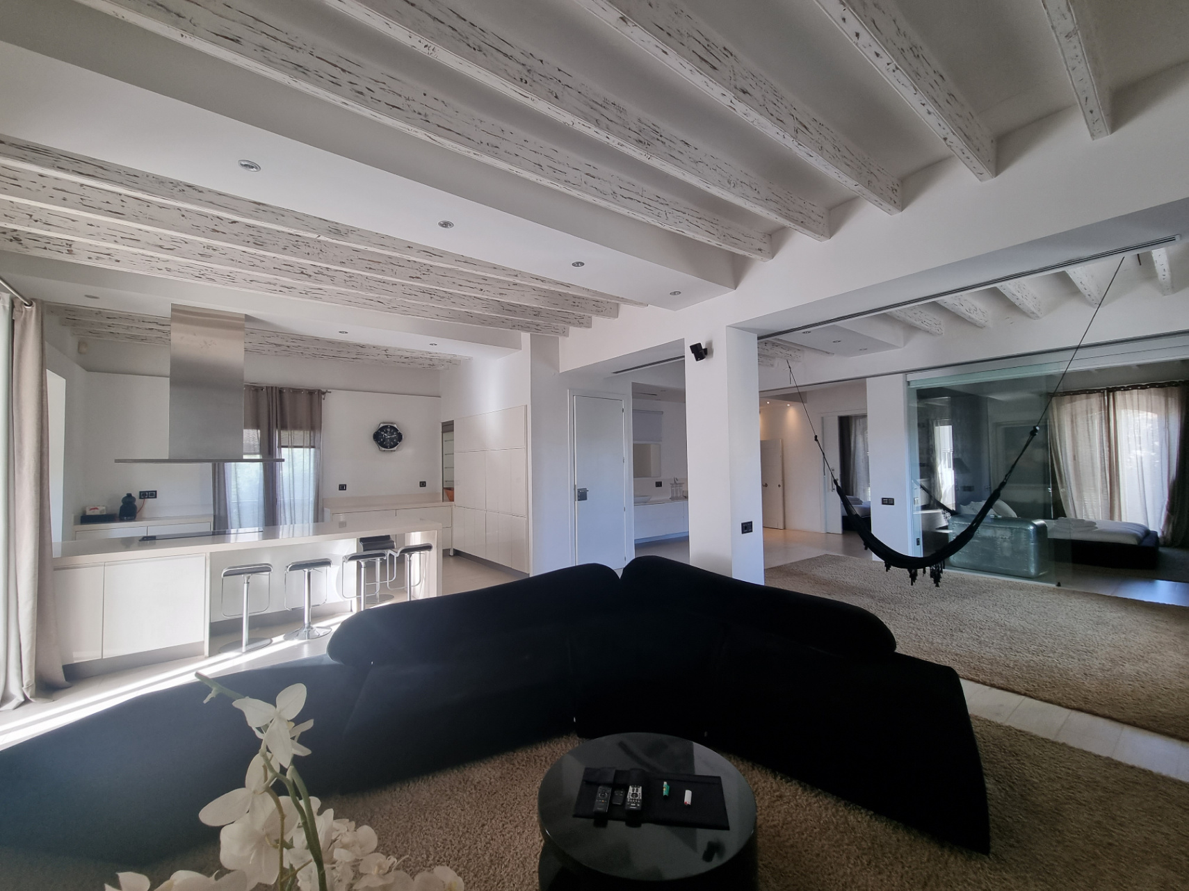 Dos apartamentos en edificio histórico con ascensor y terraza en la azotea
