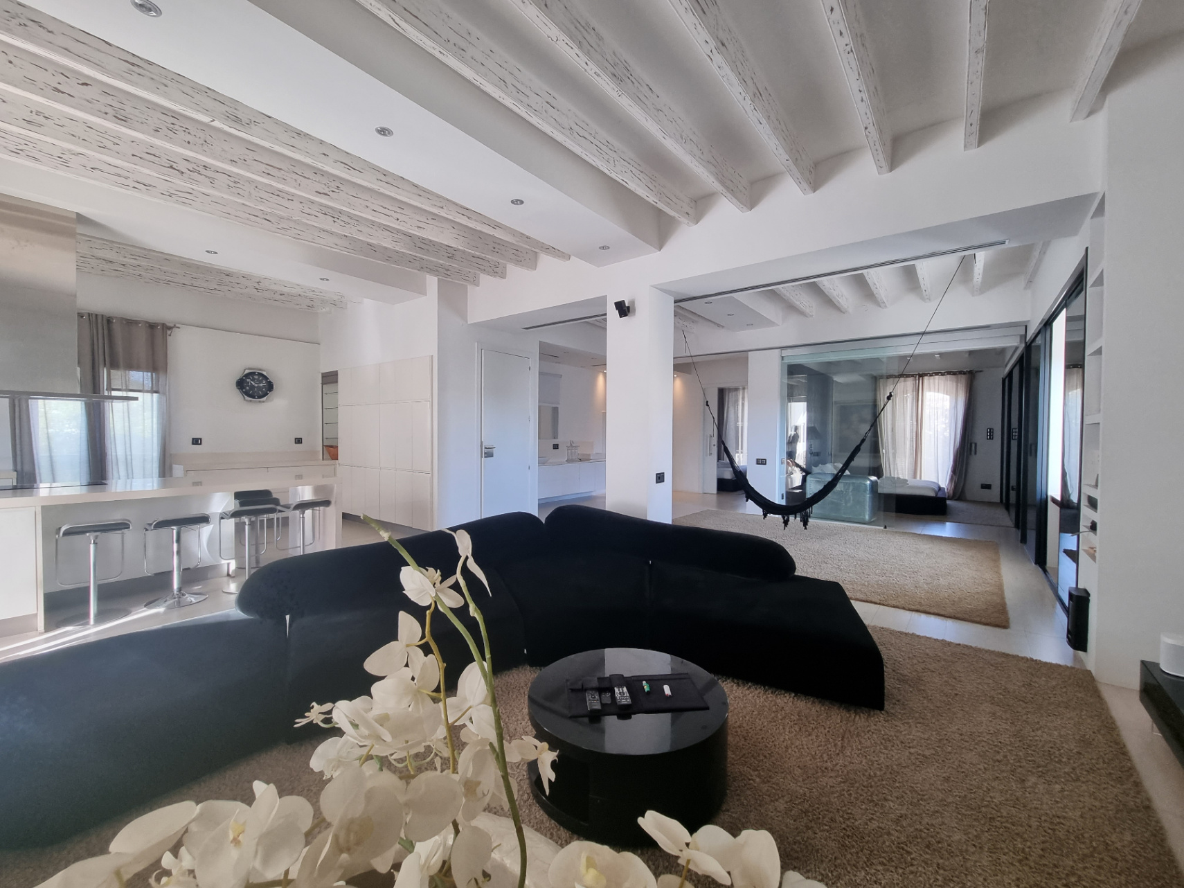 Dos apartamentos en edificio histórico con ascensor y terraza en la azotea