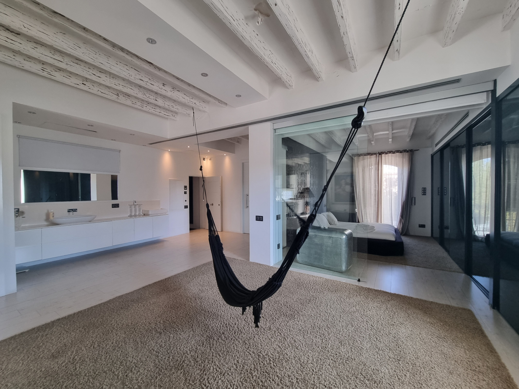 Dos apartamentos en edificio histórico con ascensor y terraza en la azotea