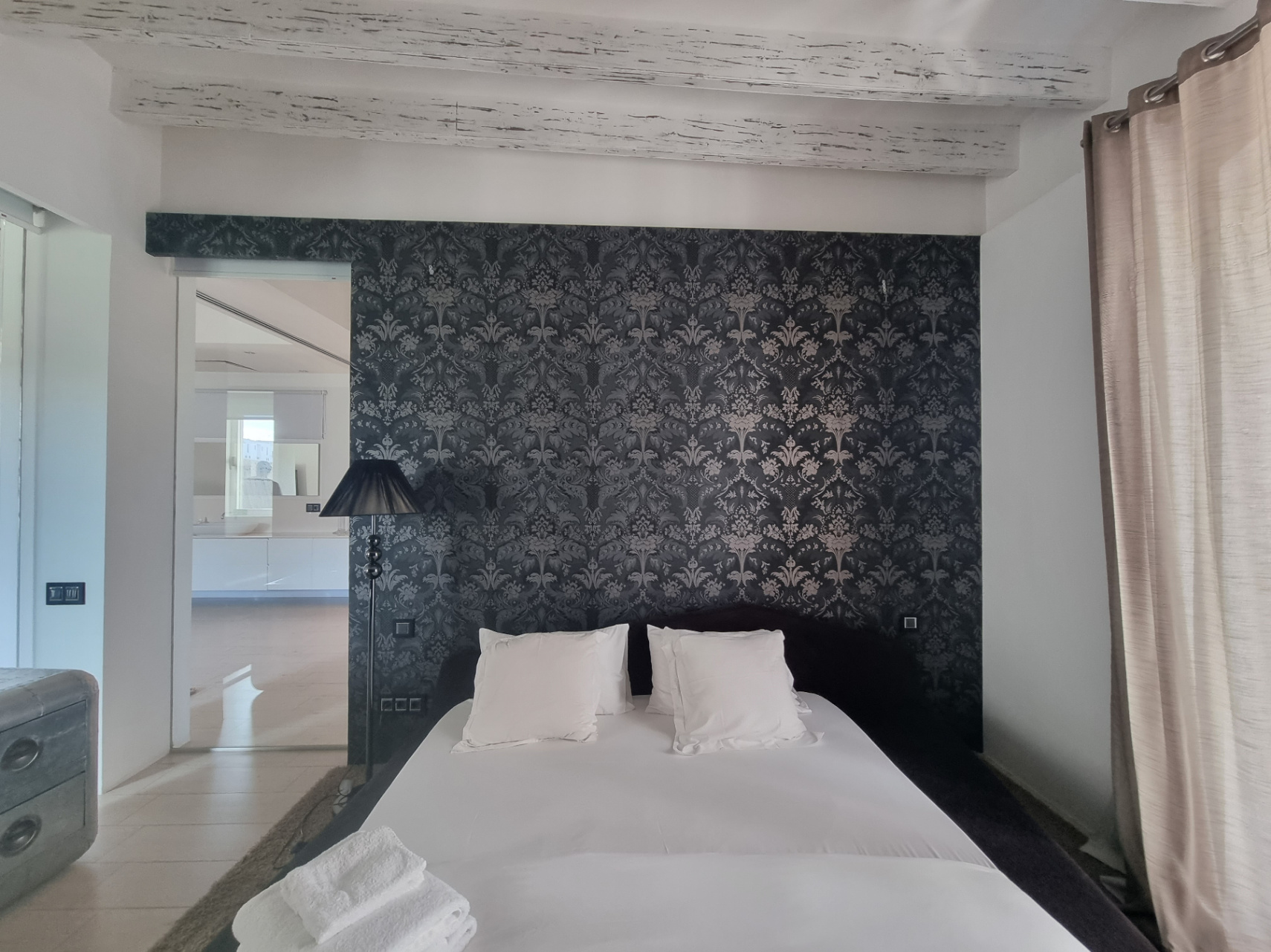 Dos apartamentos en edificio histórico con ascensor y terraza en la azotea
