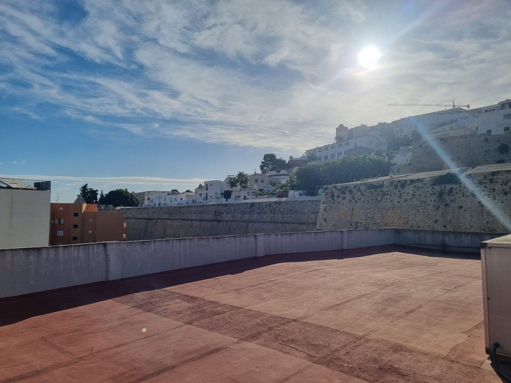 Dos apartamentos en edificio histórico con ascensor y terraza en la azotea