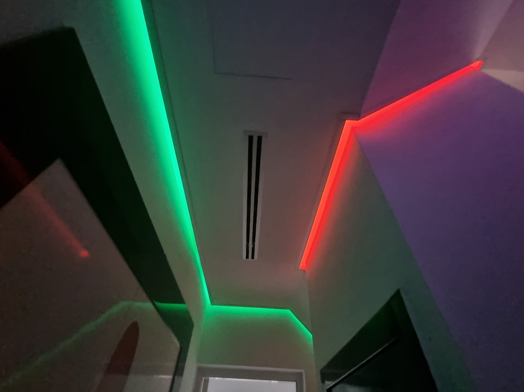 Dos apartamentos en edificio histórico con ascensor y terraza en la azotea