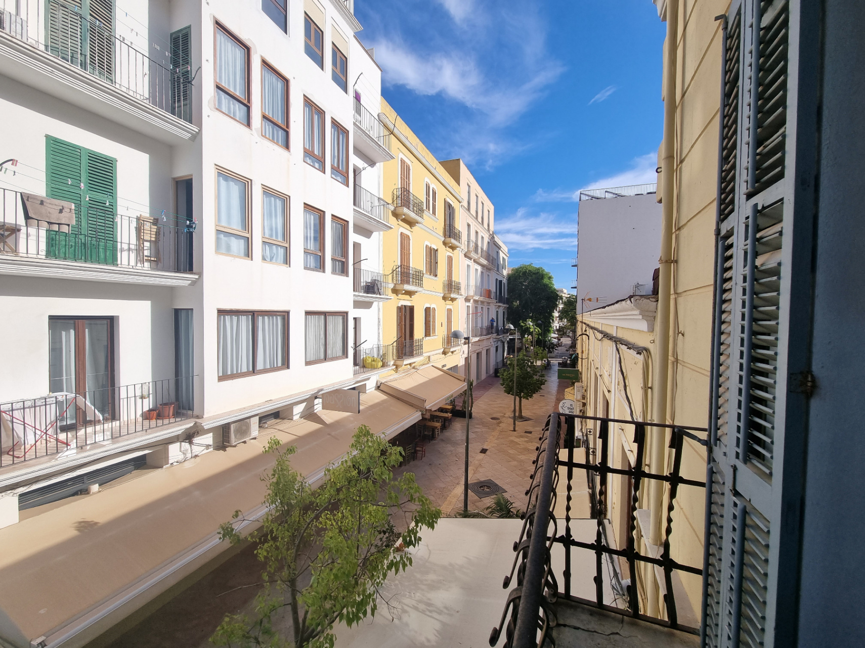 Dos apartamentos en edificio histórico con ascensor y terraza en la azotea