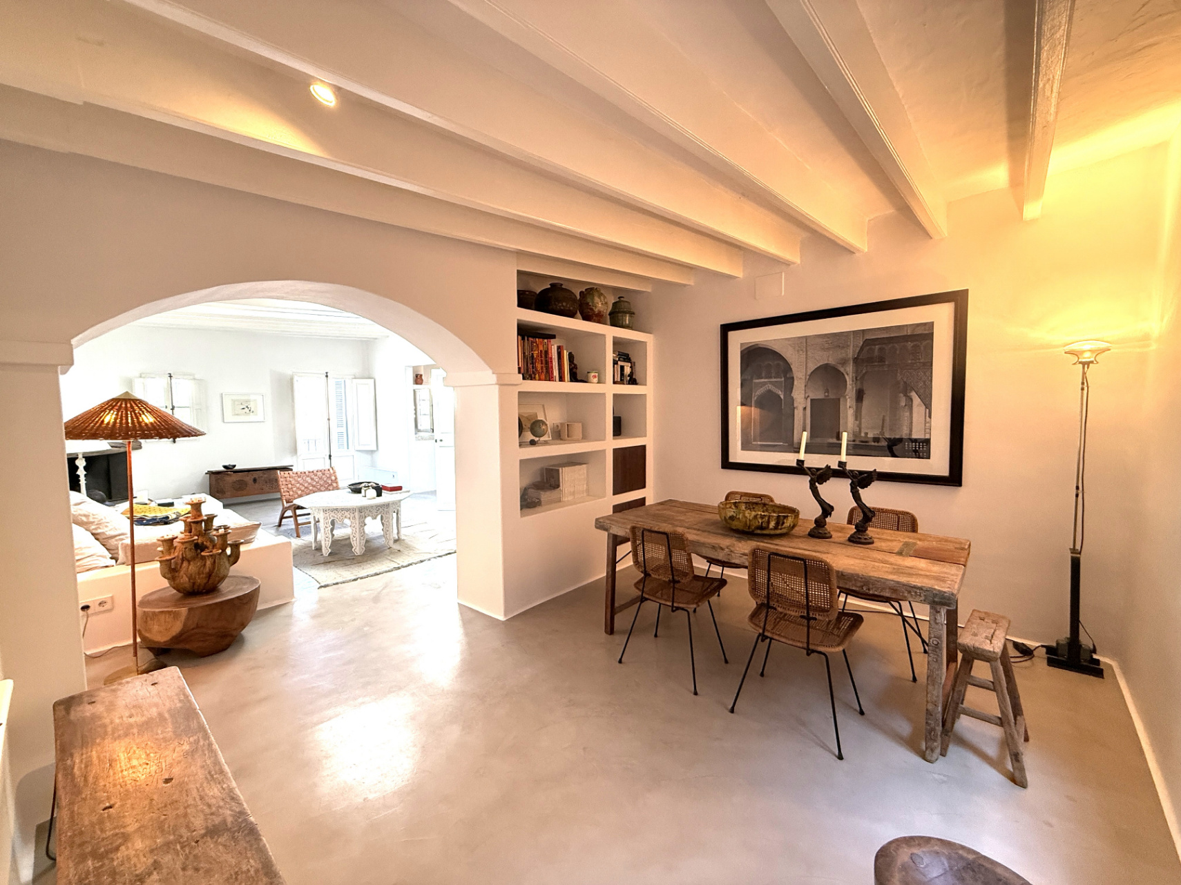 Encantador apartamento de estilo exclusivo con terraza privada en el tranquilo corazón de Dalt Vila