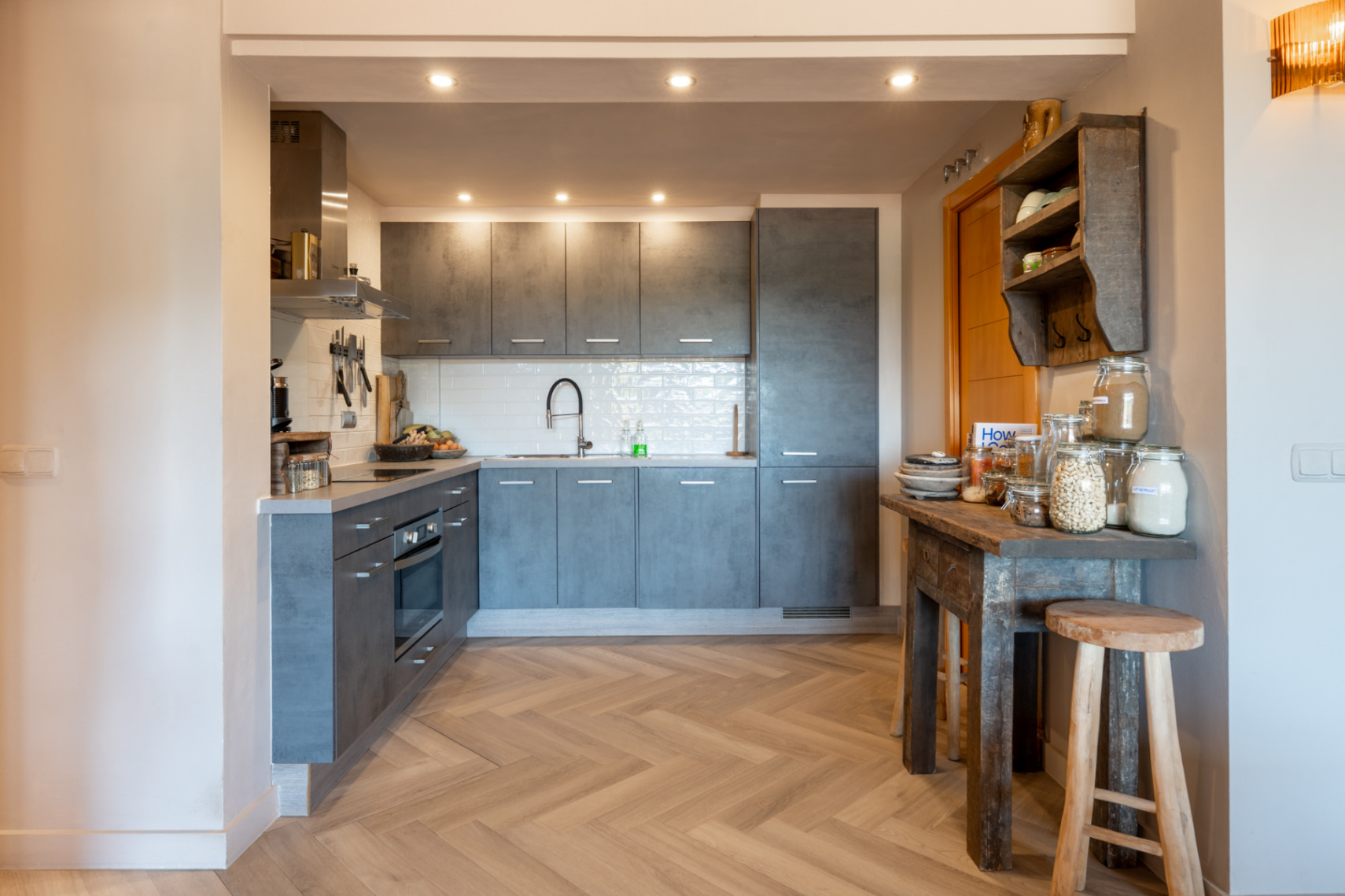 Exclusive apartment in Roca Llisa with a spacious terrace and wellness access.