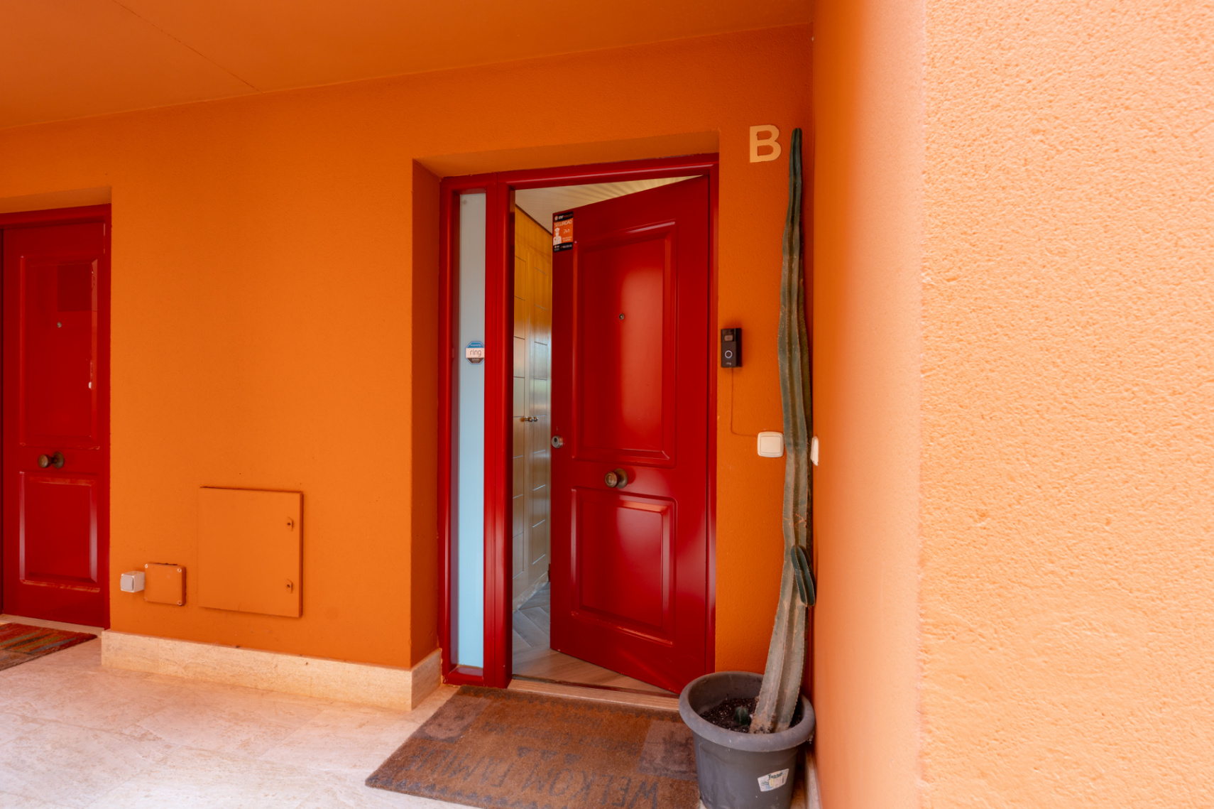 Exclusive apartment in Roca Llisa with a spacious terrace and wellness access.