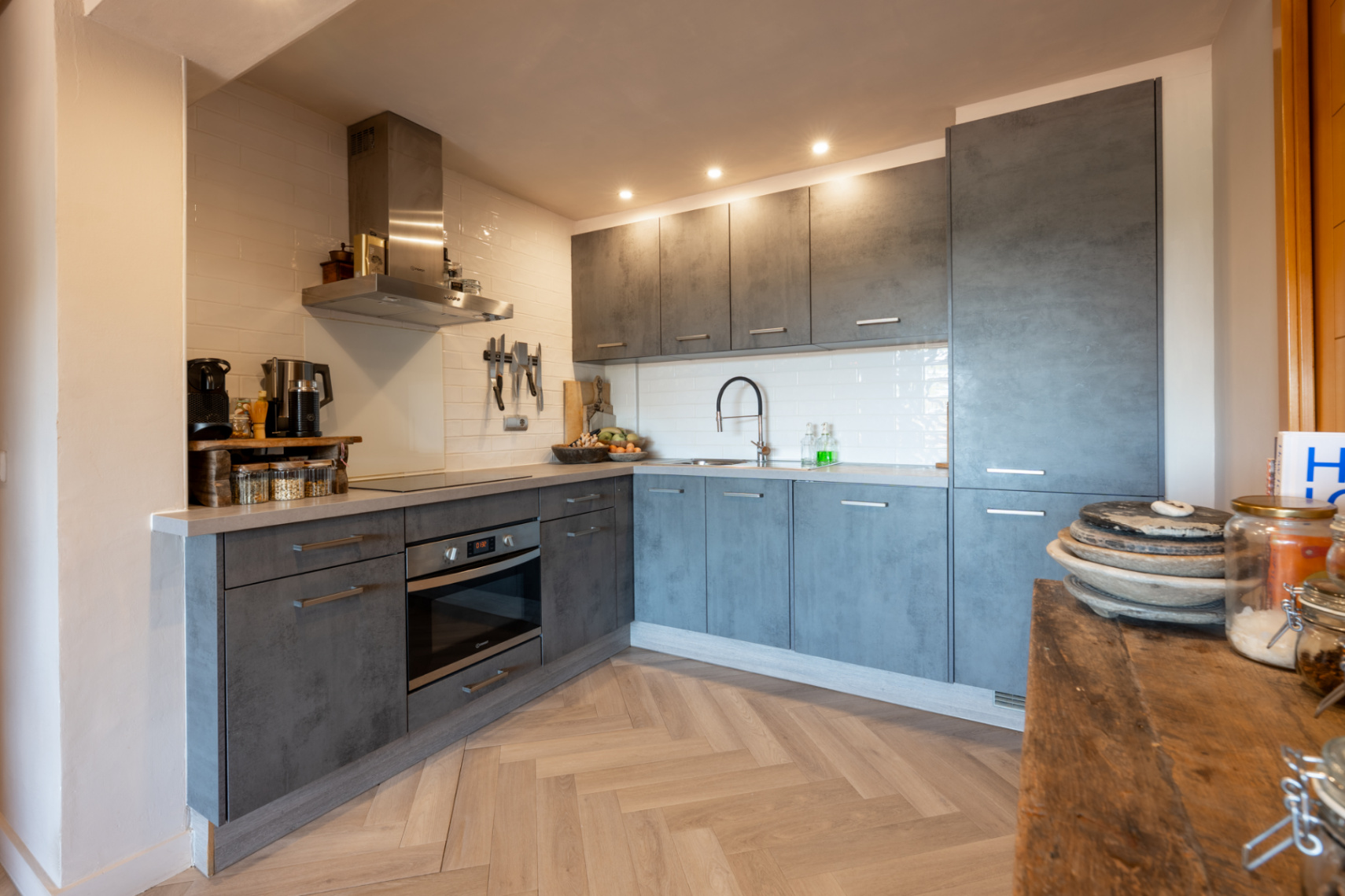 Exclusive apartment in Roca Llisa with a spacious terrace and wellness access.