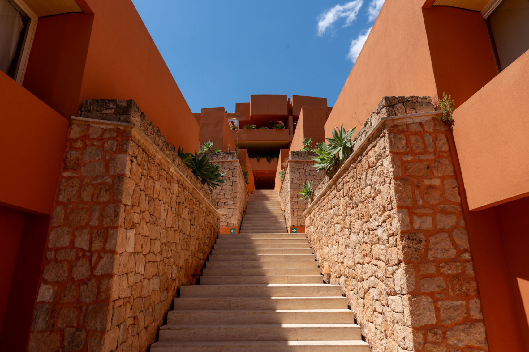 Exclusive apartment in Roca Llisa with a spacious terrace and wellness access.