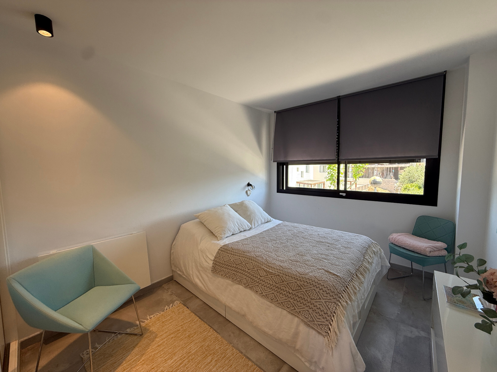 Modern Corner Townhouse with Communal Pool in Jesús - Talamanca