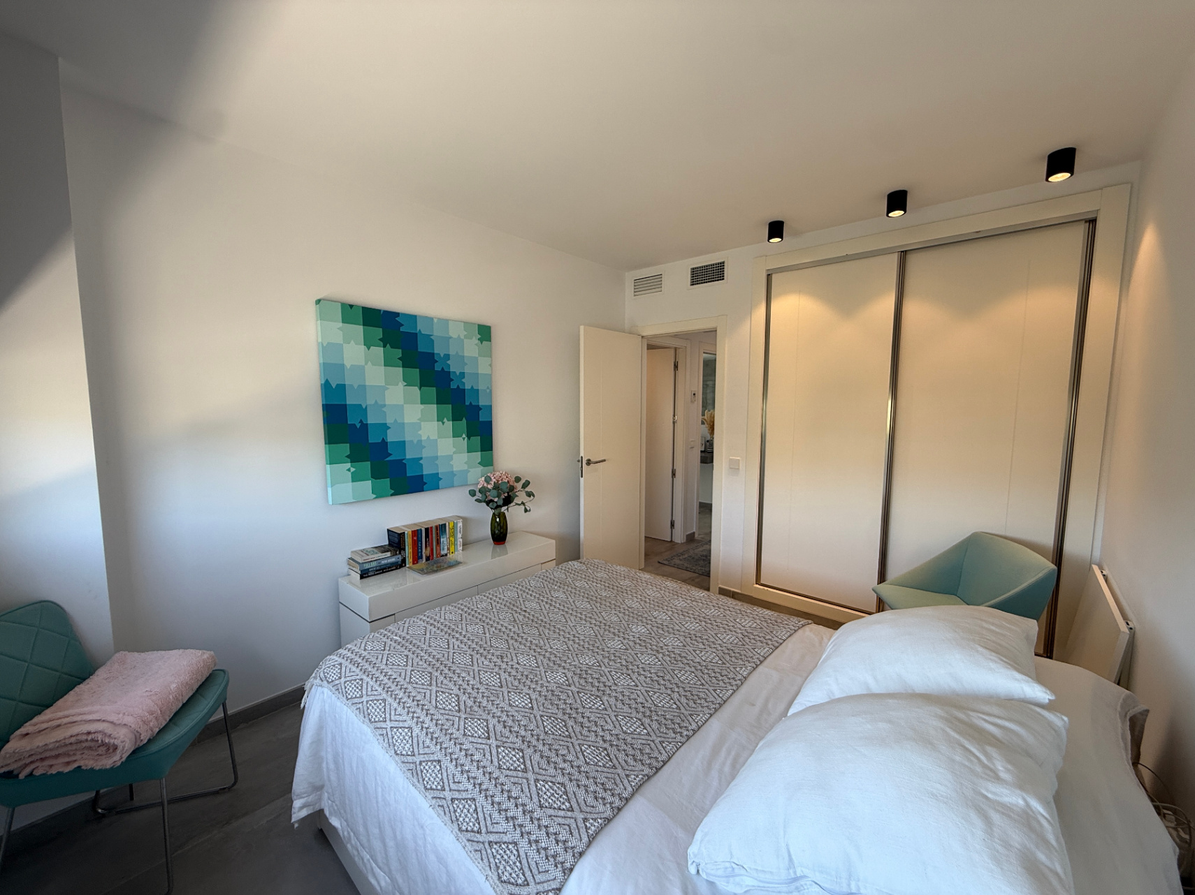 Modern Corner Townhouse with Communal Pool in Jesús - Talamanca