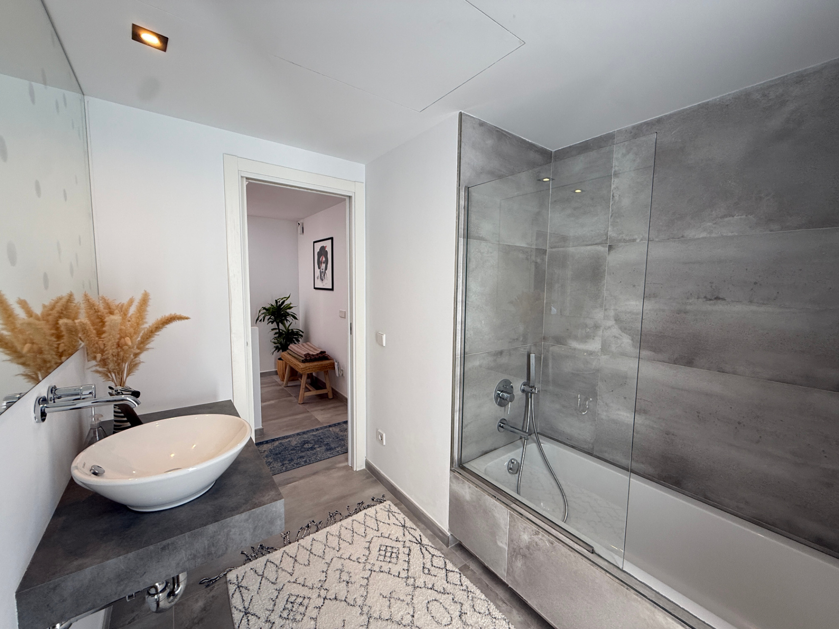 Modern Corner Townhouse with Communal Pool in Jesús - Talamanca