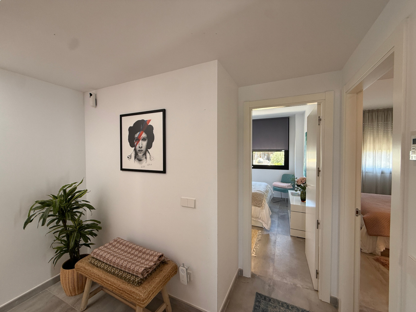 Modern Corner Townhouse with Communal Pool in Jesús - Talamanca