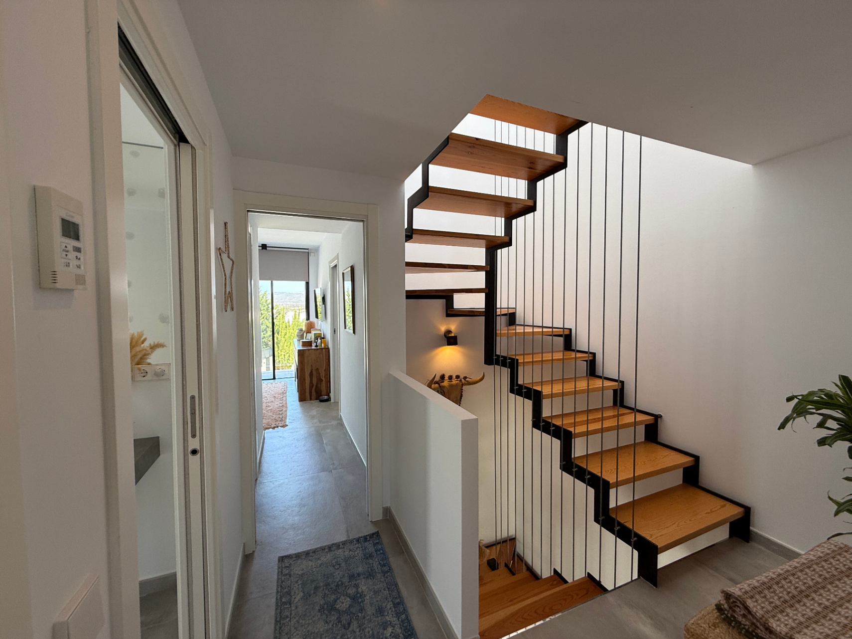 Modern Corner Townhouse with Communal Pool in Jesús - Talamanca