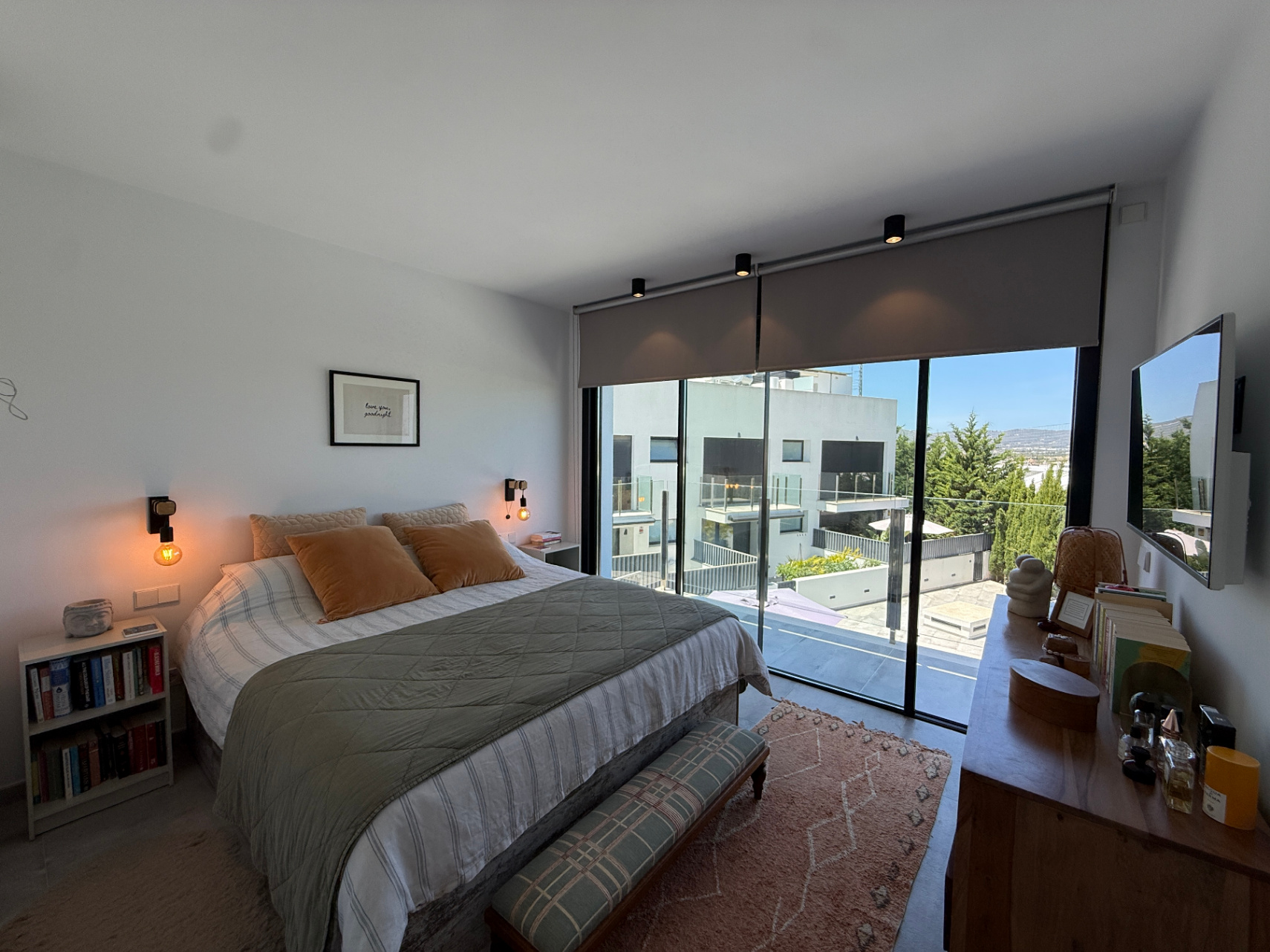 Modern Corner Townhouse with Communal Pool in Jesús - Talamanca