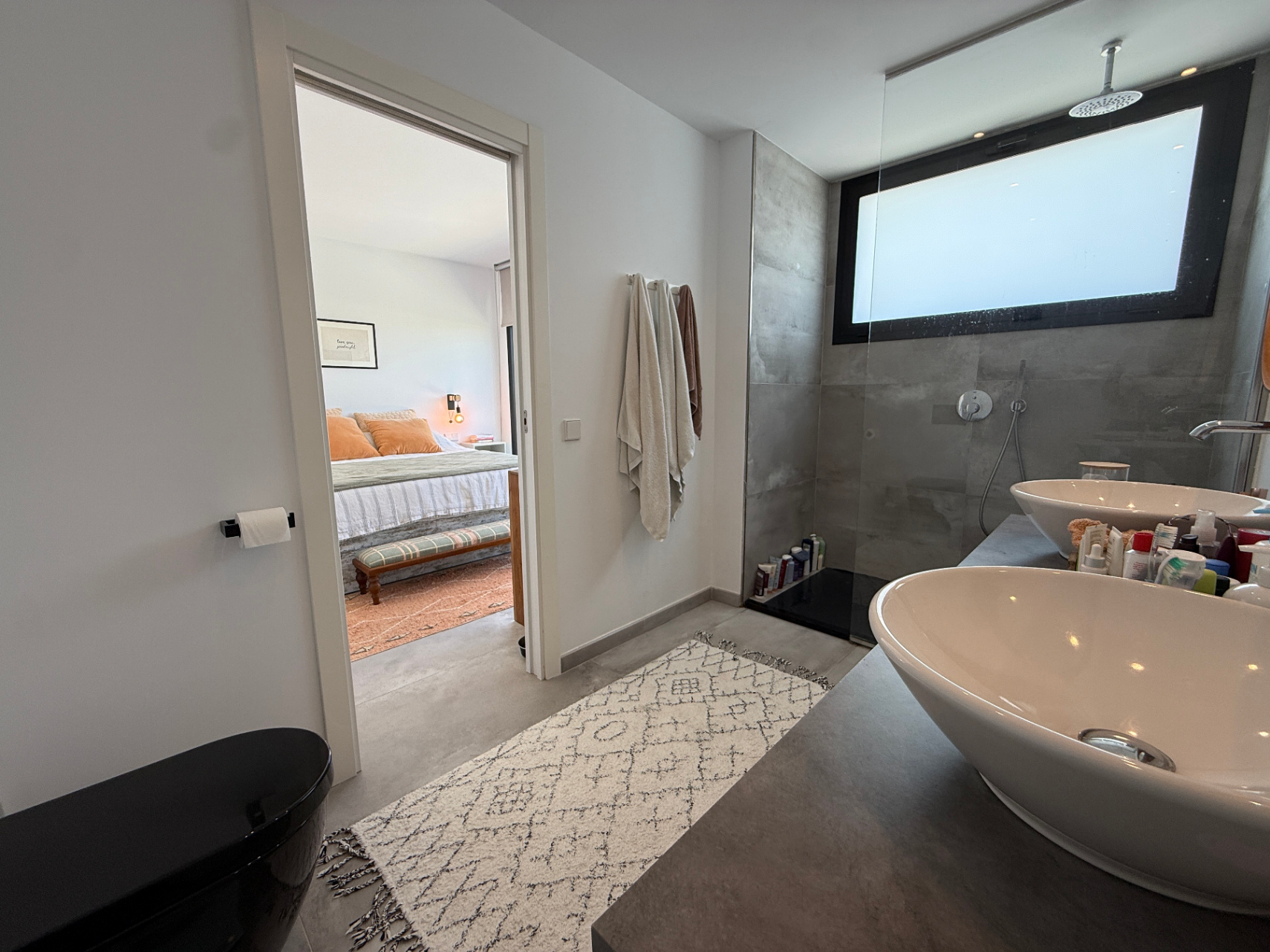 Modern Corner Townhouse with Communal Pool in Jesús - Talamanca