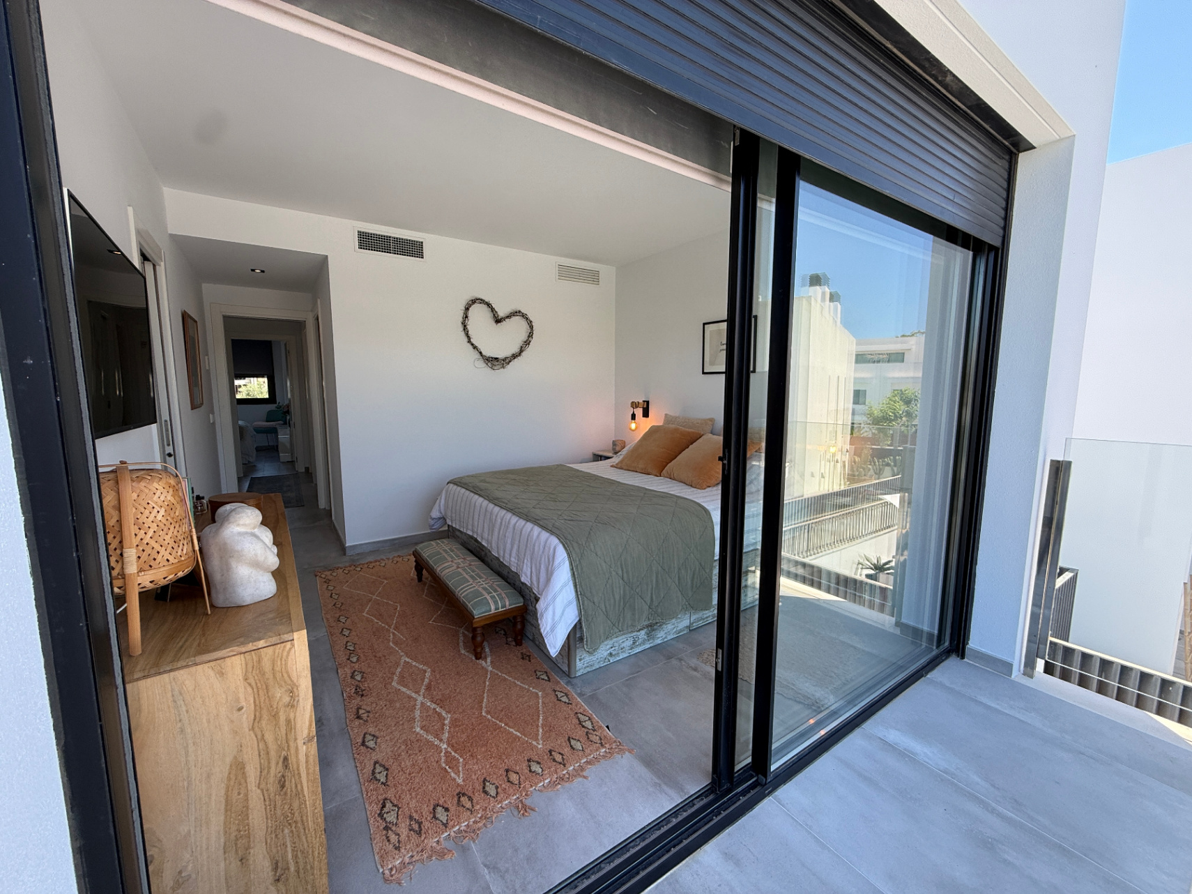 Modern Corner Townhouse with Communal Pool in Jesús - Talamanca