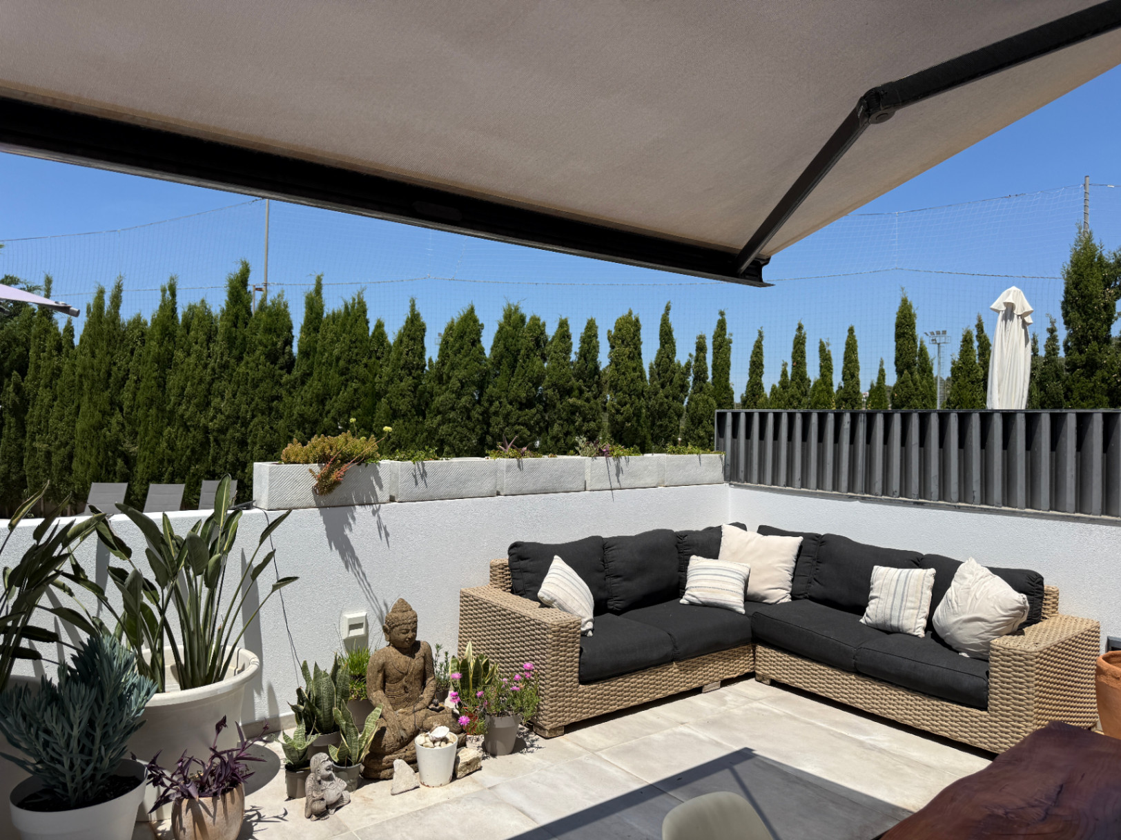 Modern Corner Townhouse with Communal Pool in Jesús - Talamanca
