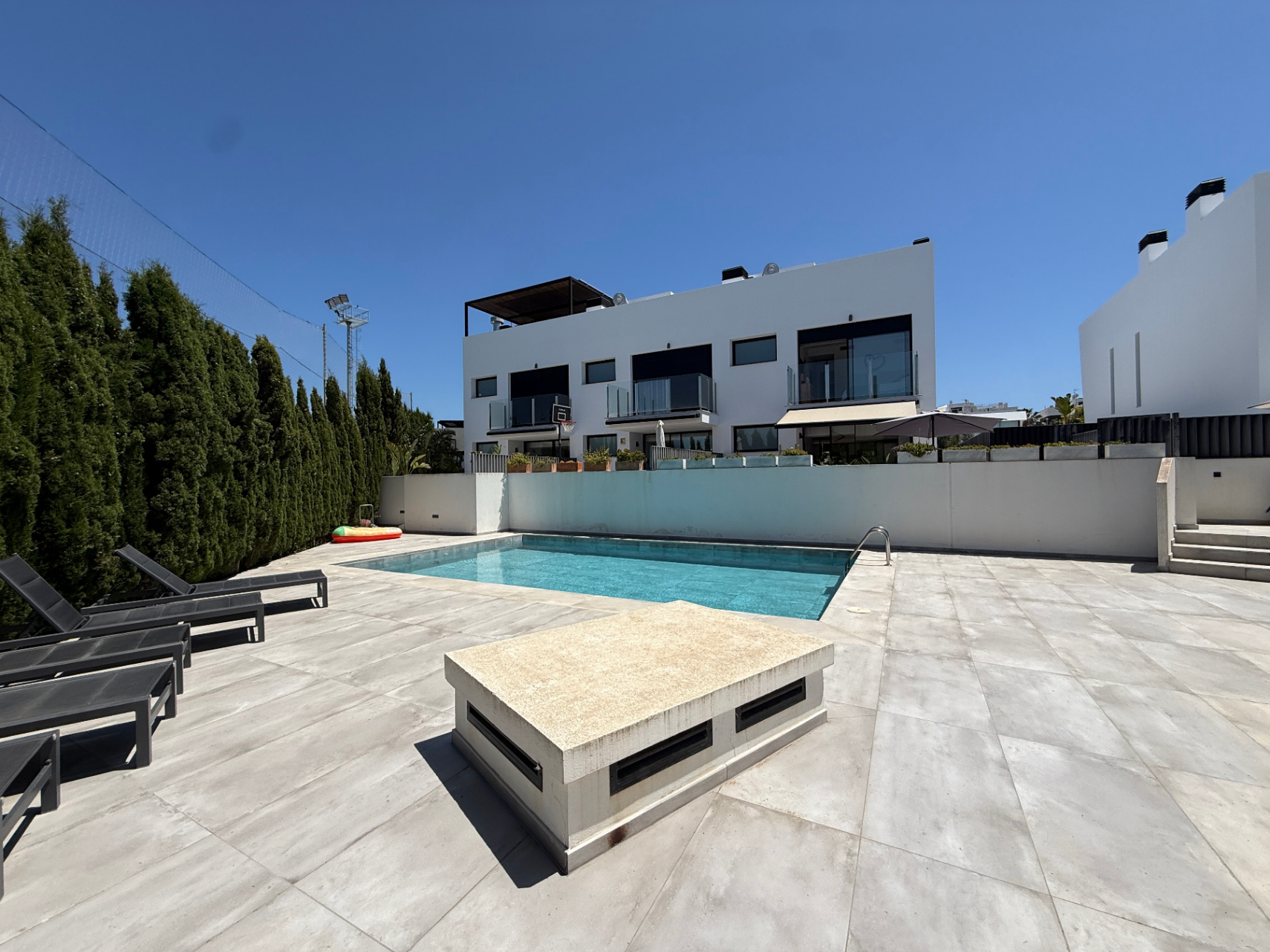 Modern Corner Townhouse with Communal Pool in Jesús - Talamanca
