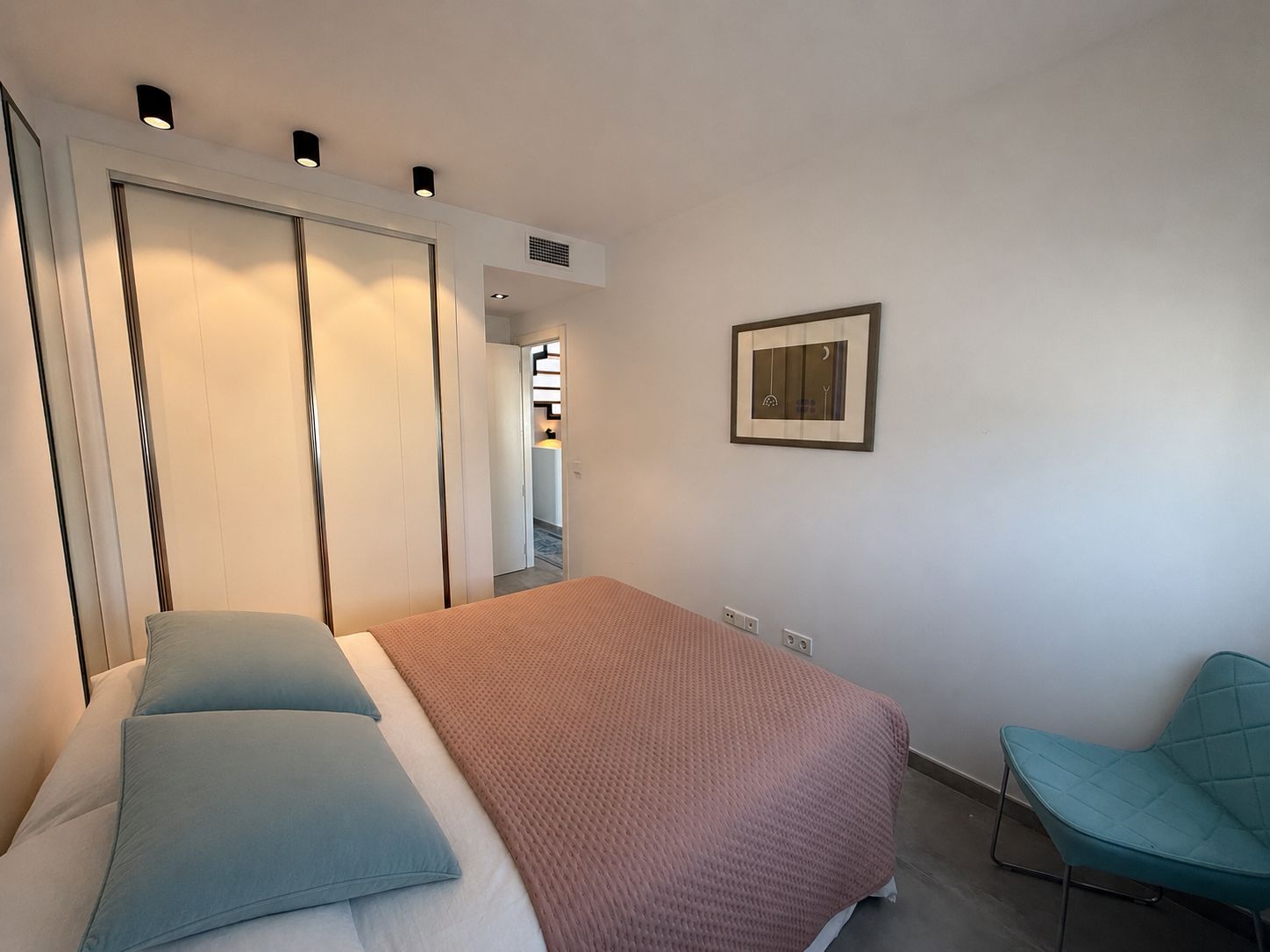 Modern Corner Townhouse with Communal Pool in Jesús - Talamanca