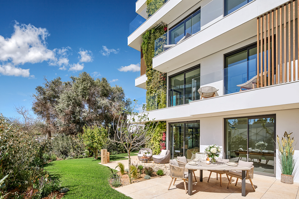 New construction with essence by the sea