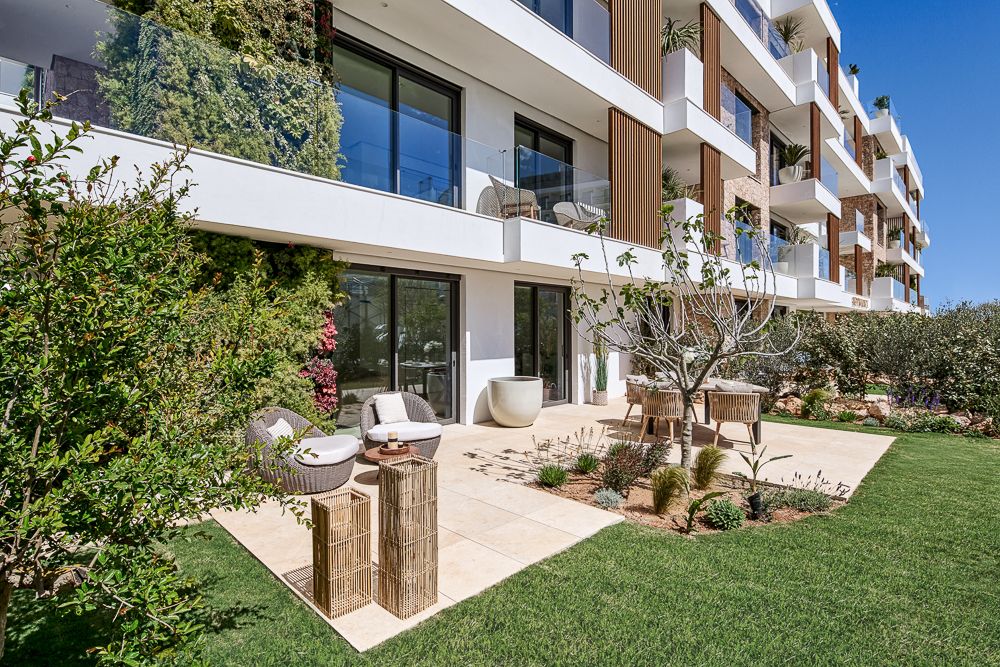 New construction with essence by the sea