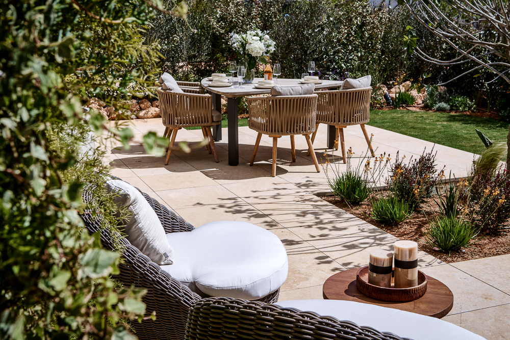 New construction with essence by the sea
