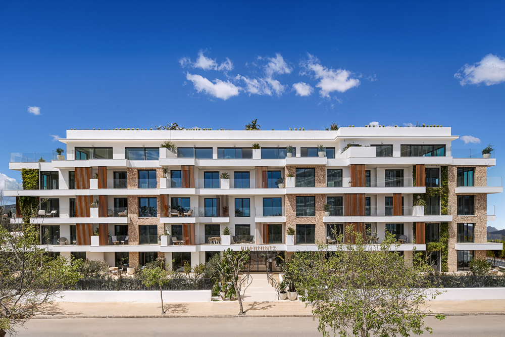 New construction with essence by the sea
