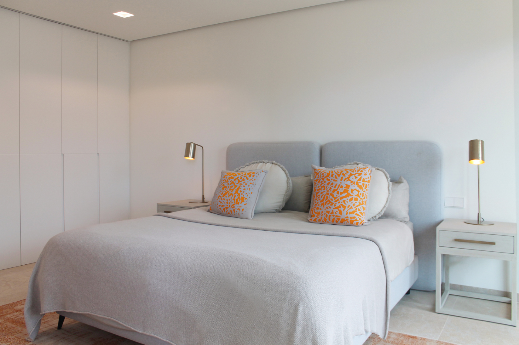 New construction with essence by the sea