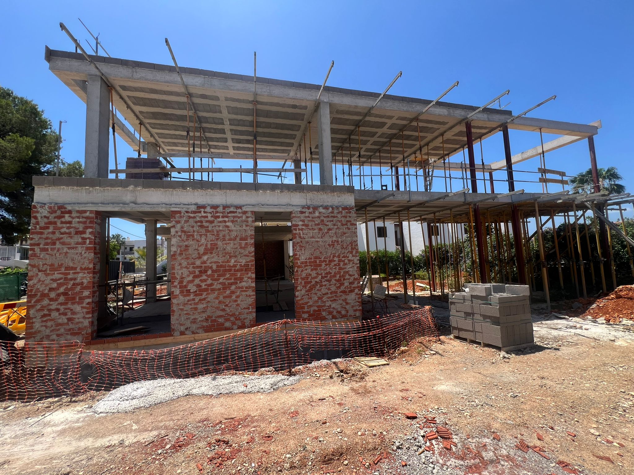 Exclusiva casa unifamiliar en proyecto, ubicada a solo 500 metros a pie de la preciosa playa de Cala Martina
