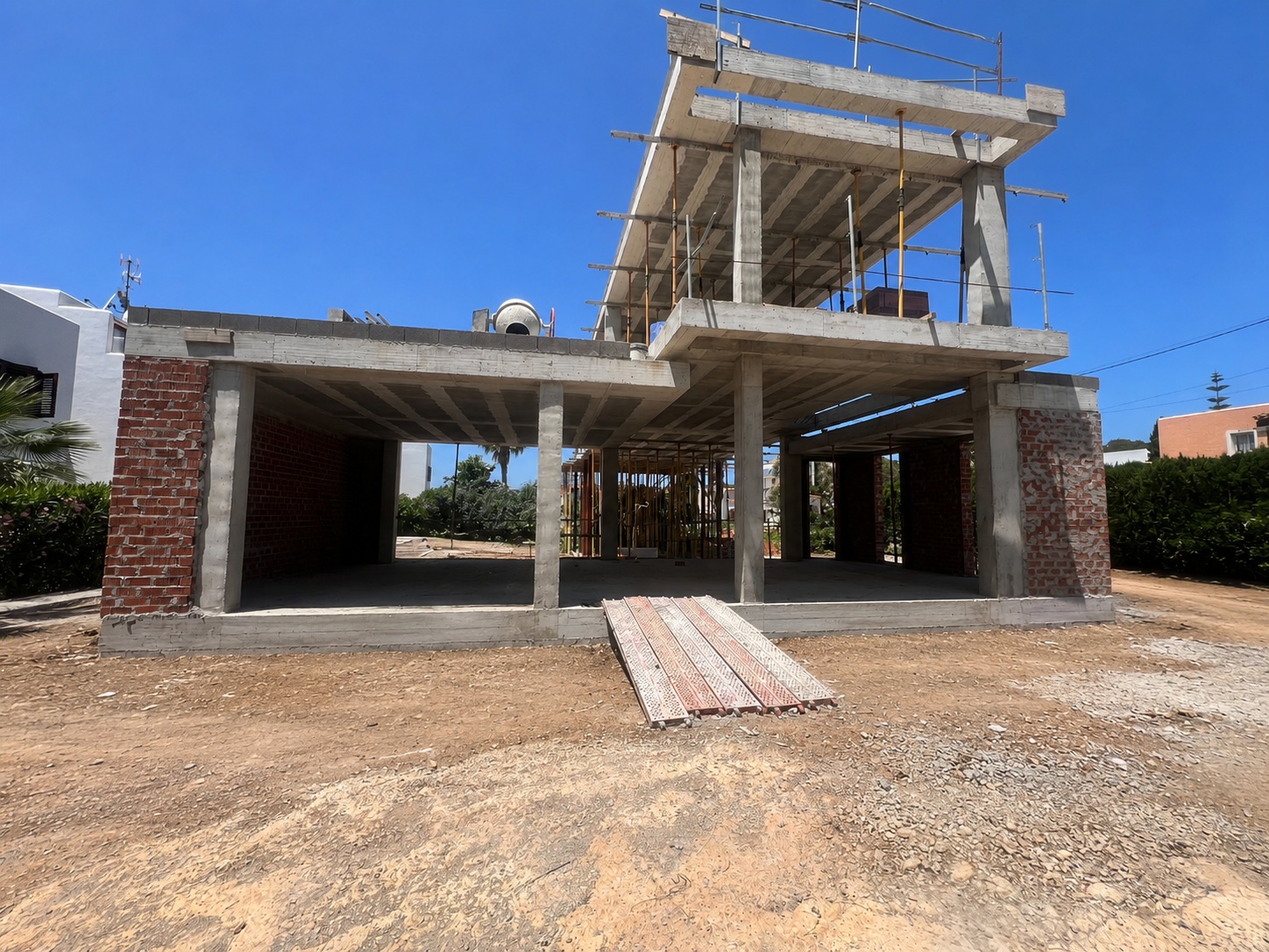 Exclusiva casa unifamiliar en proyecto, ubicada a solo 500 metros a pie de la preciosa playa de Cala Martina