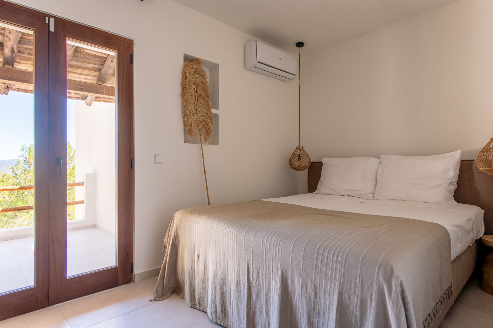 Refugio de Elegancia y Naturaleza en el Corazón de Ibiza en San Agustin