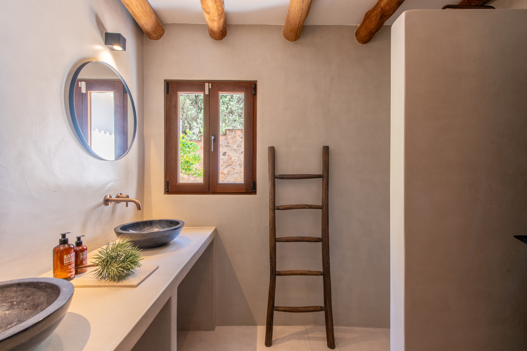 Refugio de Elegancia y Naturaleza en el Corazón de Ibiza en San Agustin