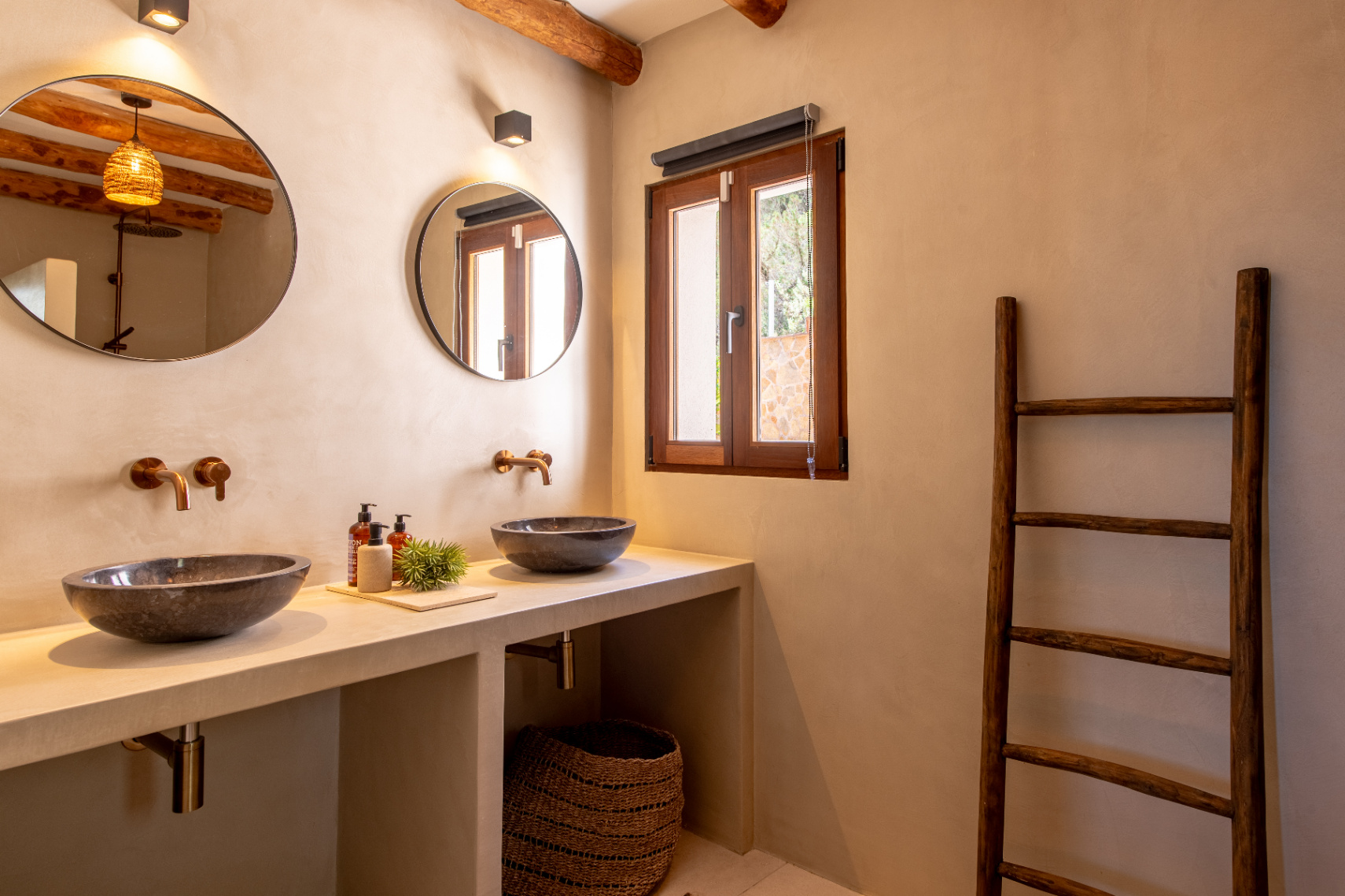 Refugio de Elegancia y Naturaleza en el Corazón de Ibiza en San Agustin