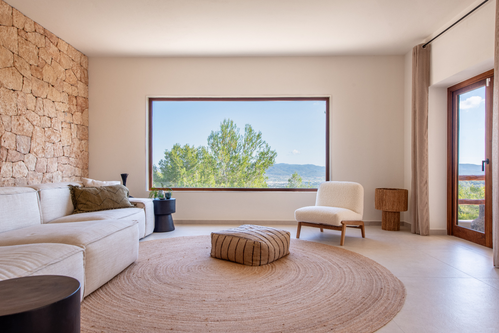 Refugio de Elegancia y Naturaleza en el Corazón de Ibiza en San Agustin