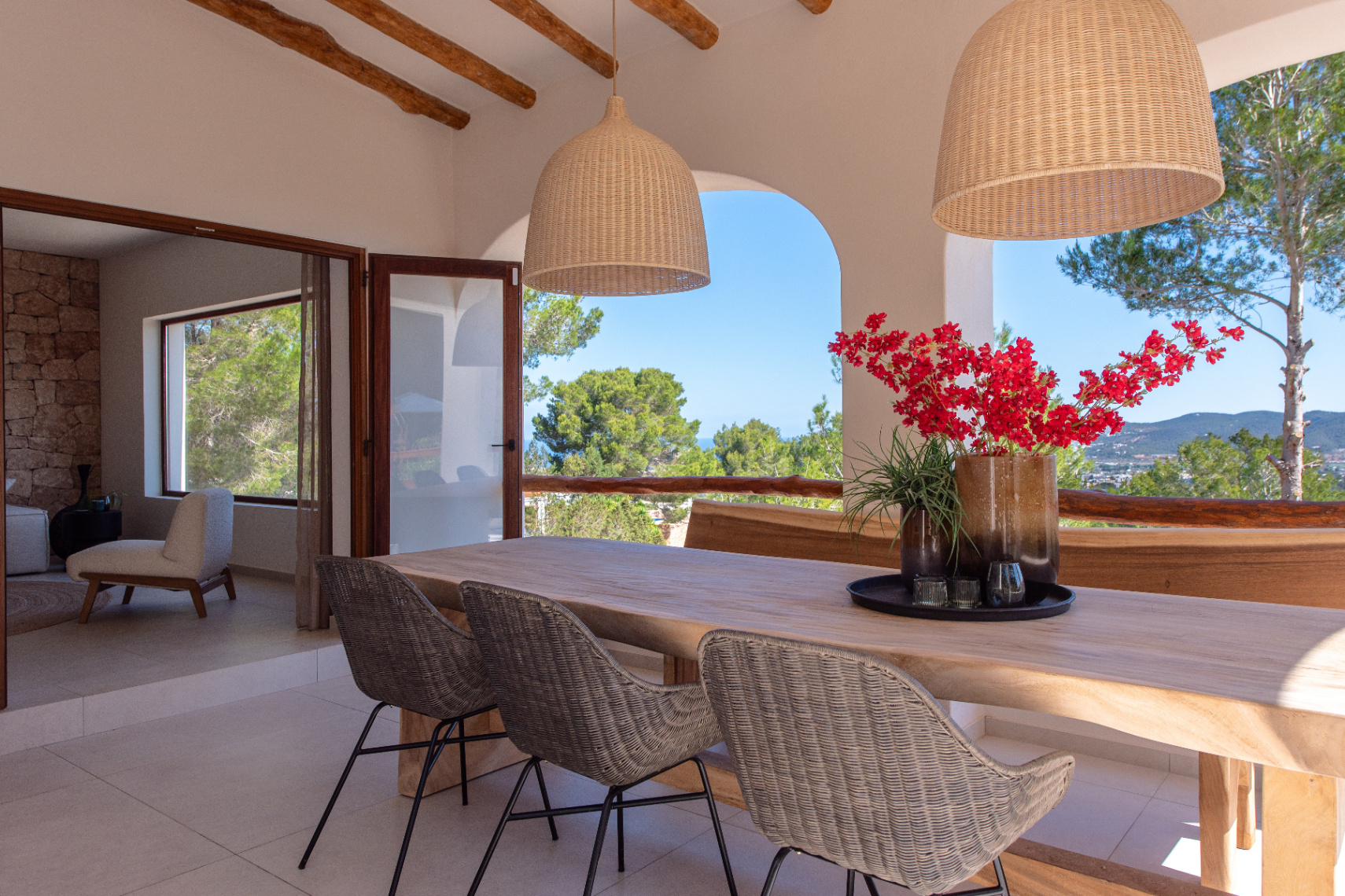 Refugio de Elegancia y Naturaleza en el Corazón de Ibiza en San Agustin