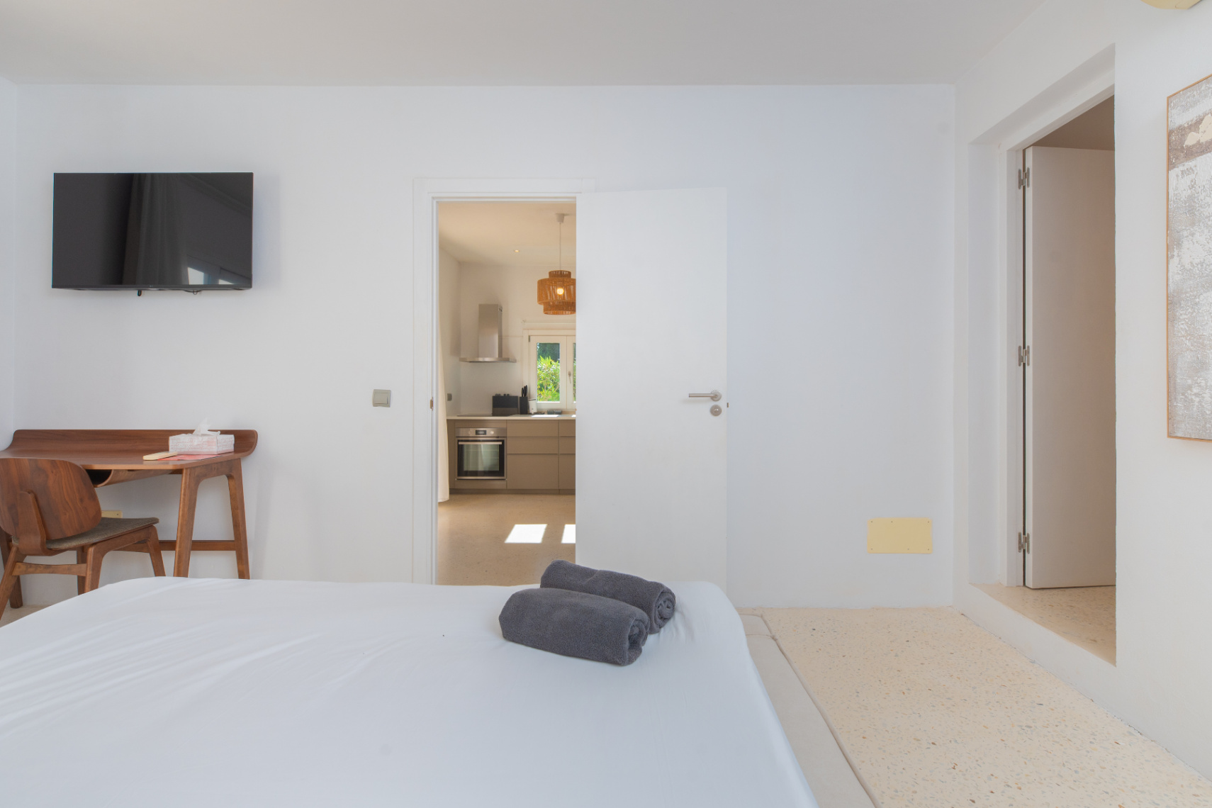 Exclusiva Villa Mediterránea con Vistas al Mar en la Costa Sur de Ibiza