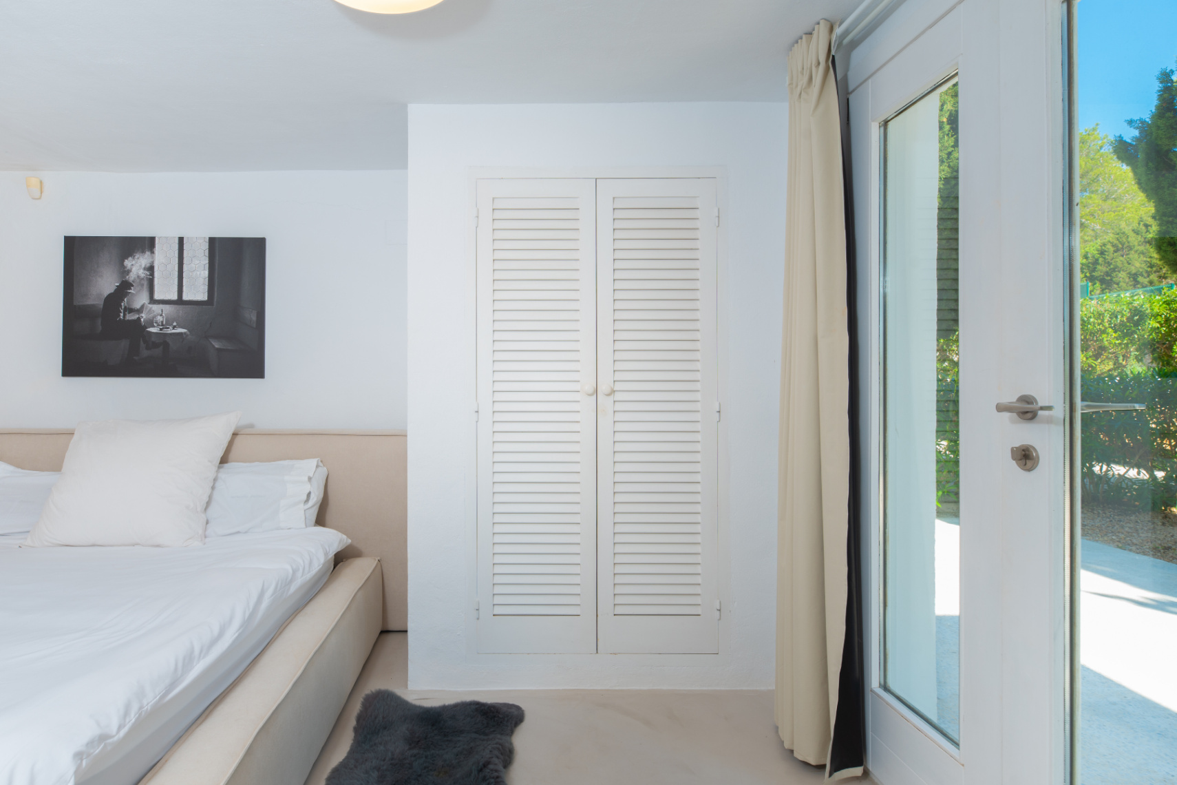 Exclusiva Villa Mediterránea con Vistas al Mar en la Costa Sur de Ibiza