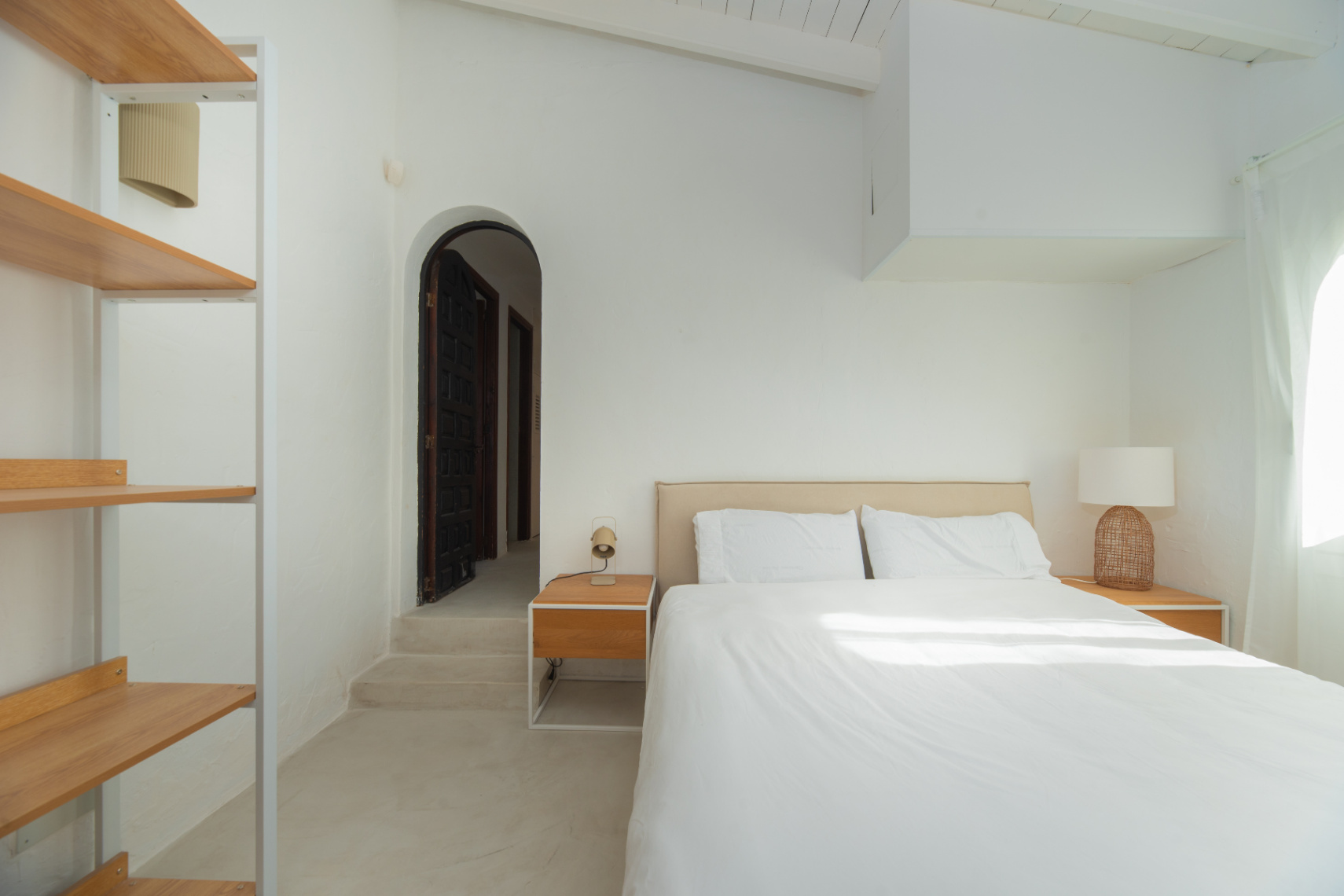 Exclusiva Villa Mediterránea con Vistas al Mar en la Costa Sur de Ibiza