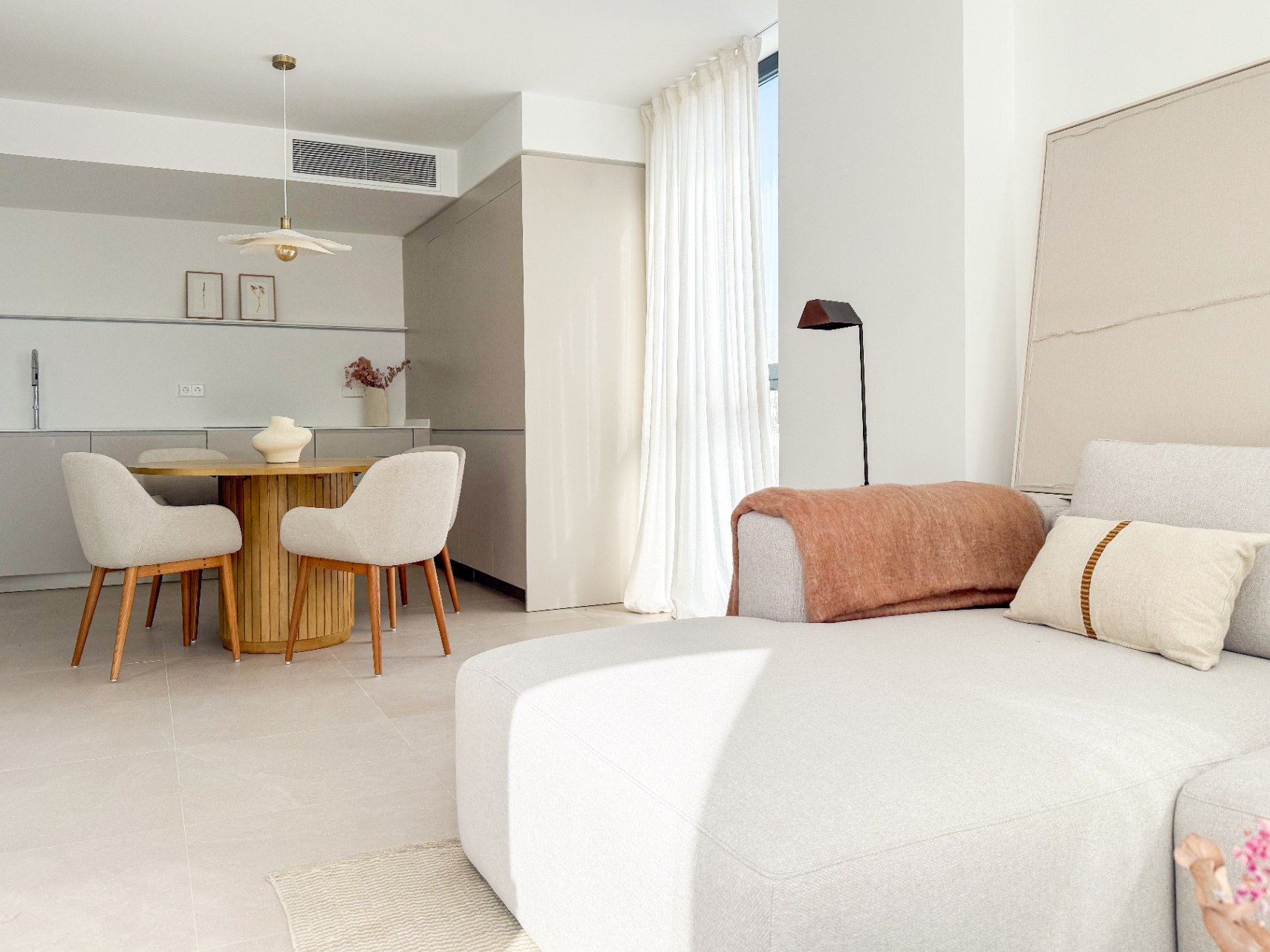 Atico de obra nueva en la prestigiosa zona de Playa d’en Bossa, Ibiza.