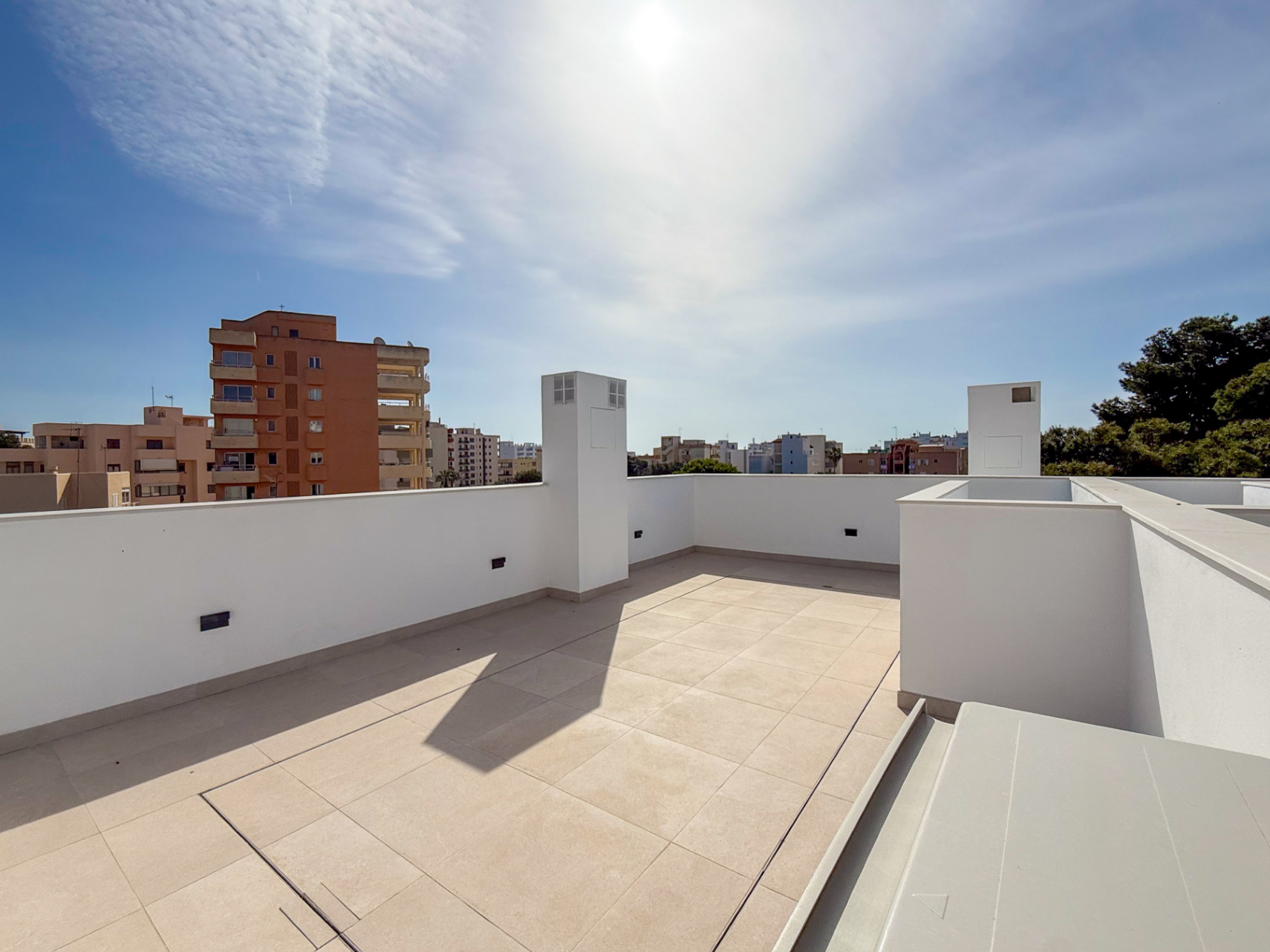 Atico de obra nueva en la prestigiosa zona de Playa d’en Bossa, Ibiza.
