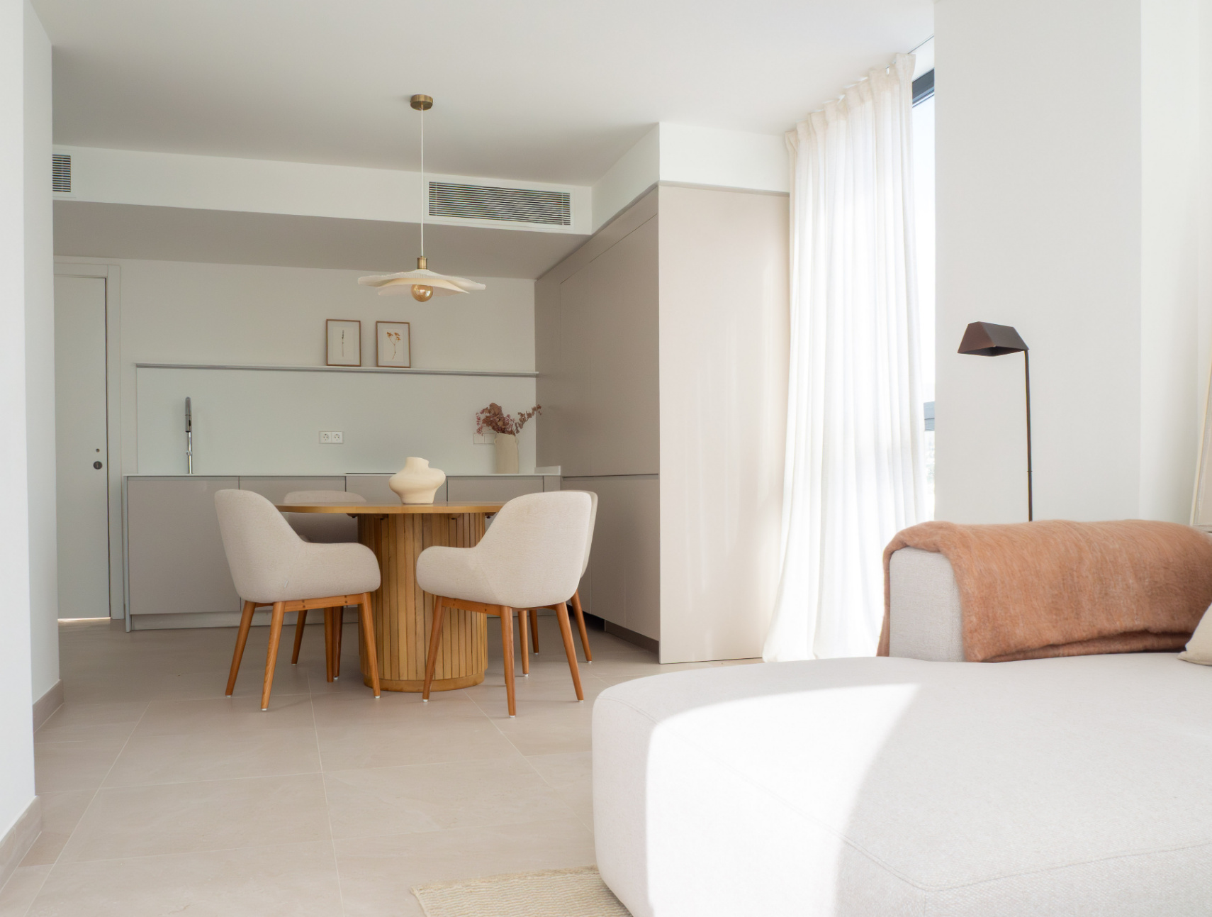 Atico de obra nueva en la prestigiosa zona de Playa d’en Bossa, Ibiza.