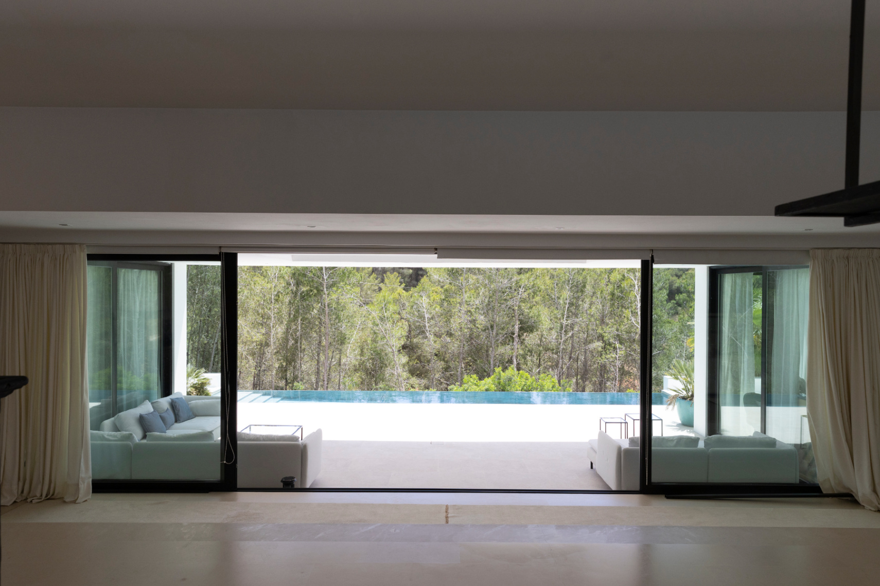 Exclusiva villa con casa principal y dos casitas independientes en el corazón de Ibiza