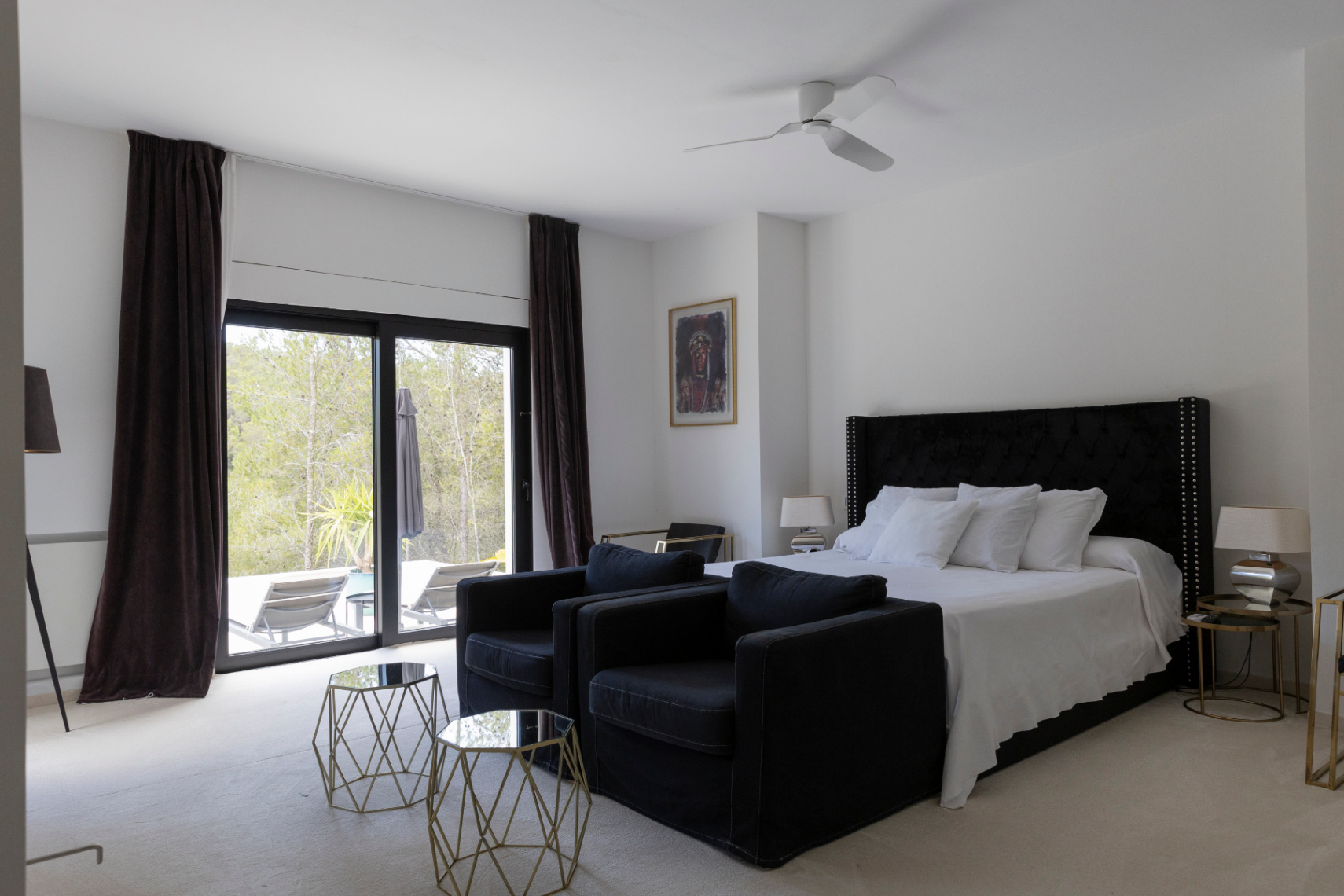 Exclusiva villa con casa principal y dos casitas independientes en el corazón de Ibiza