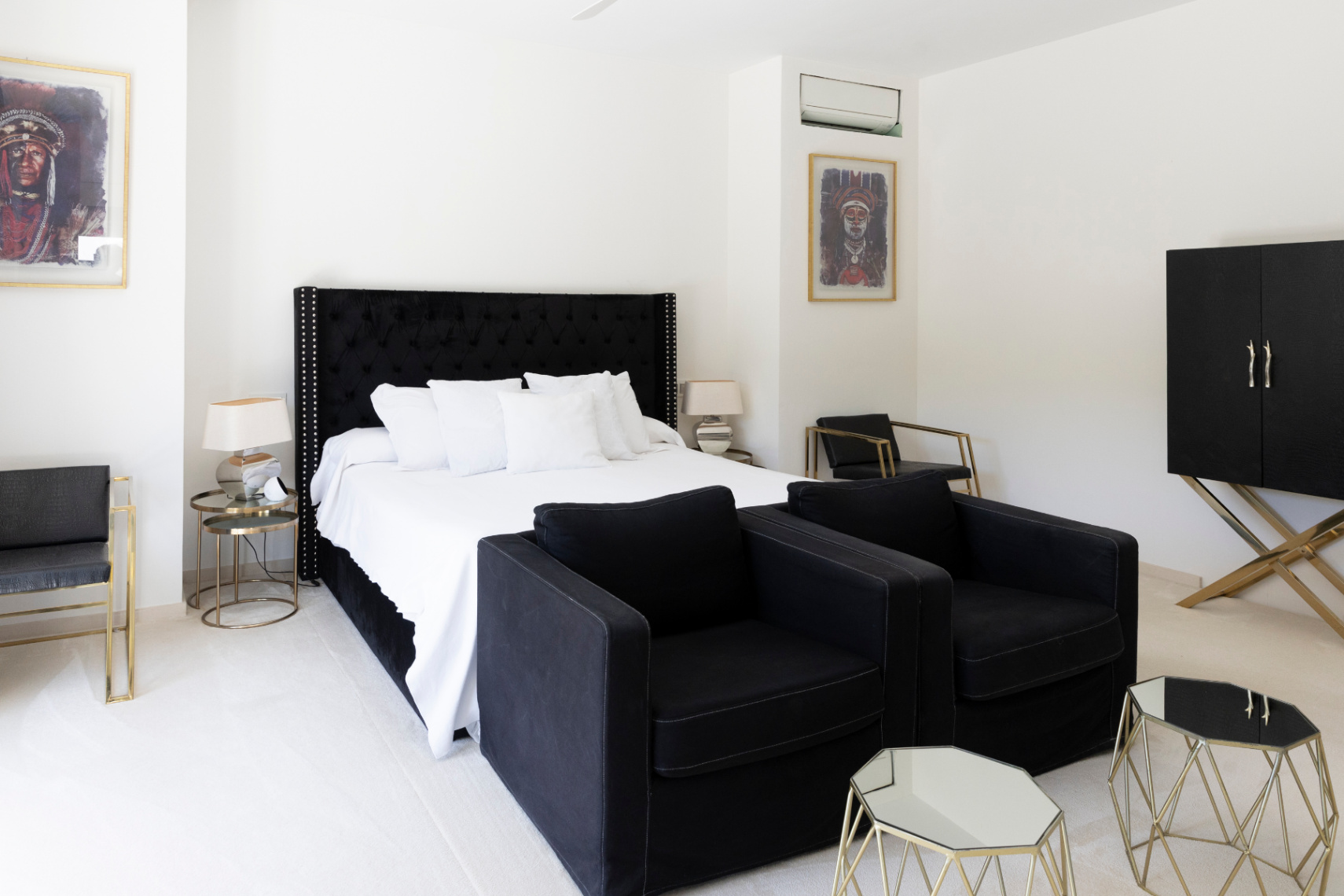 Exclusiva villa con casa principal y dos casitas independientes en el corazón de Ibiza
