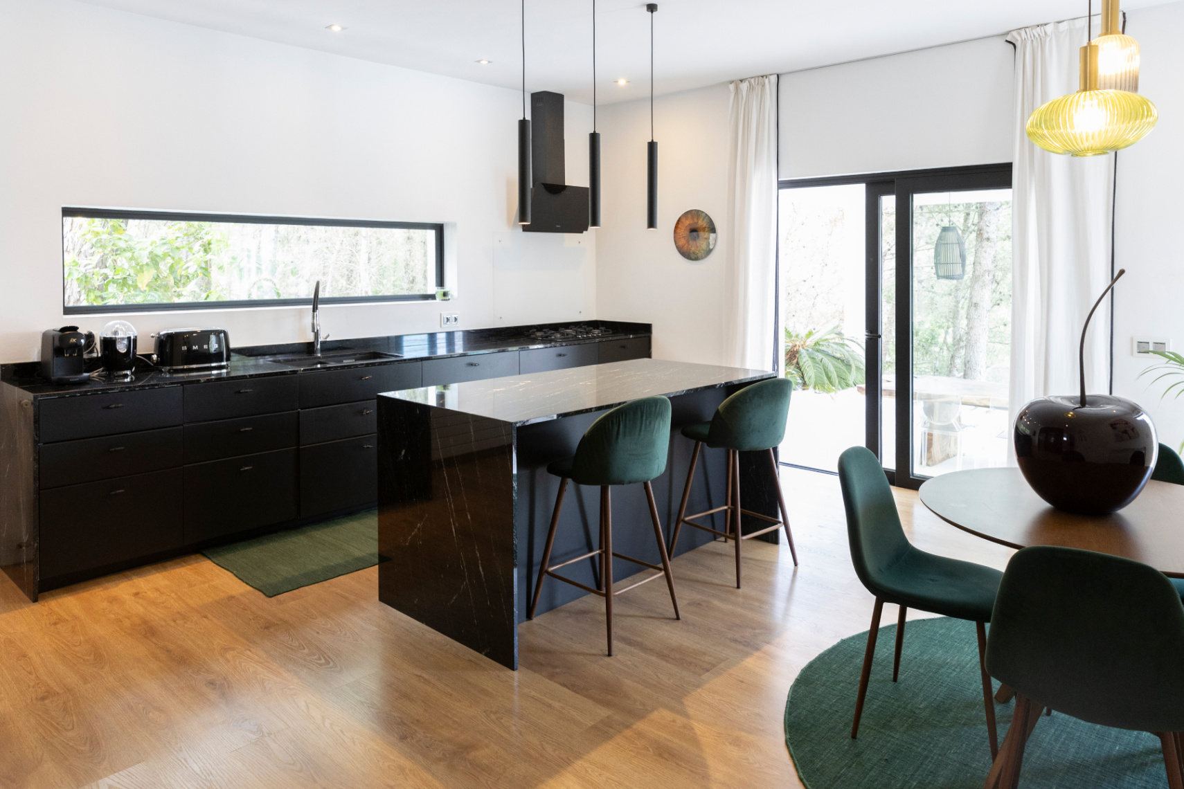 Exclusiva villa con casa principal y dos casitas independientes en el corazón de Ibiza