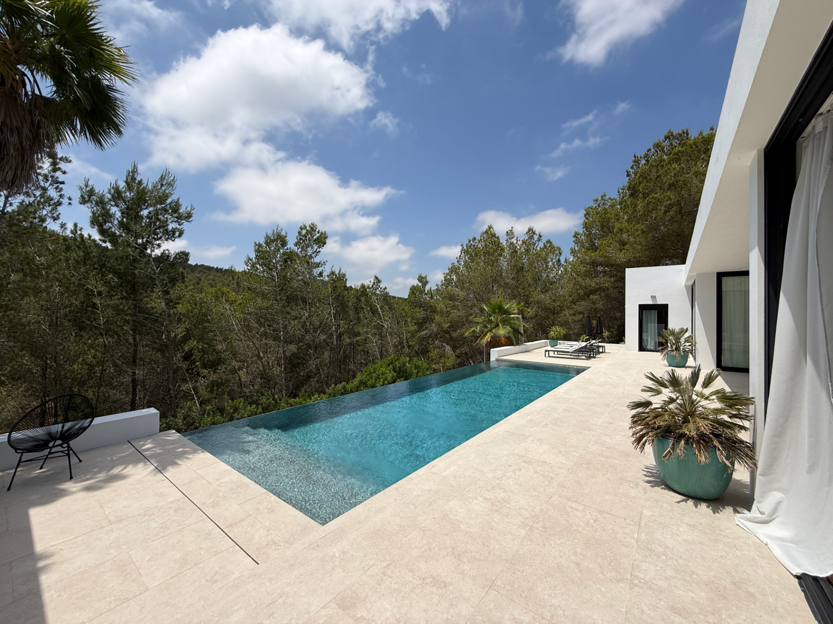 Exclusiva villa con casa principal y dos casitas independientes en el corazón de Ibiza