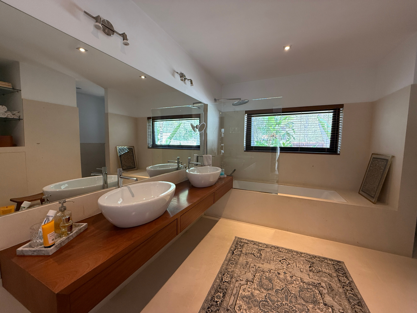 Exclusiva villa con casa principal y dos casitas independientes en el corazón de Ibiza